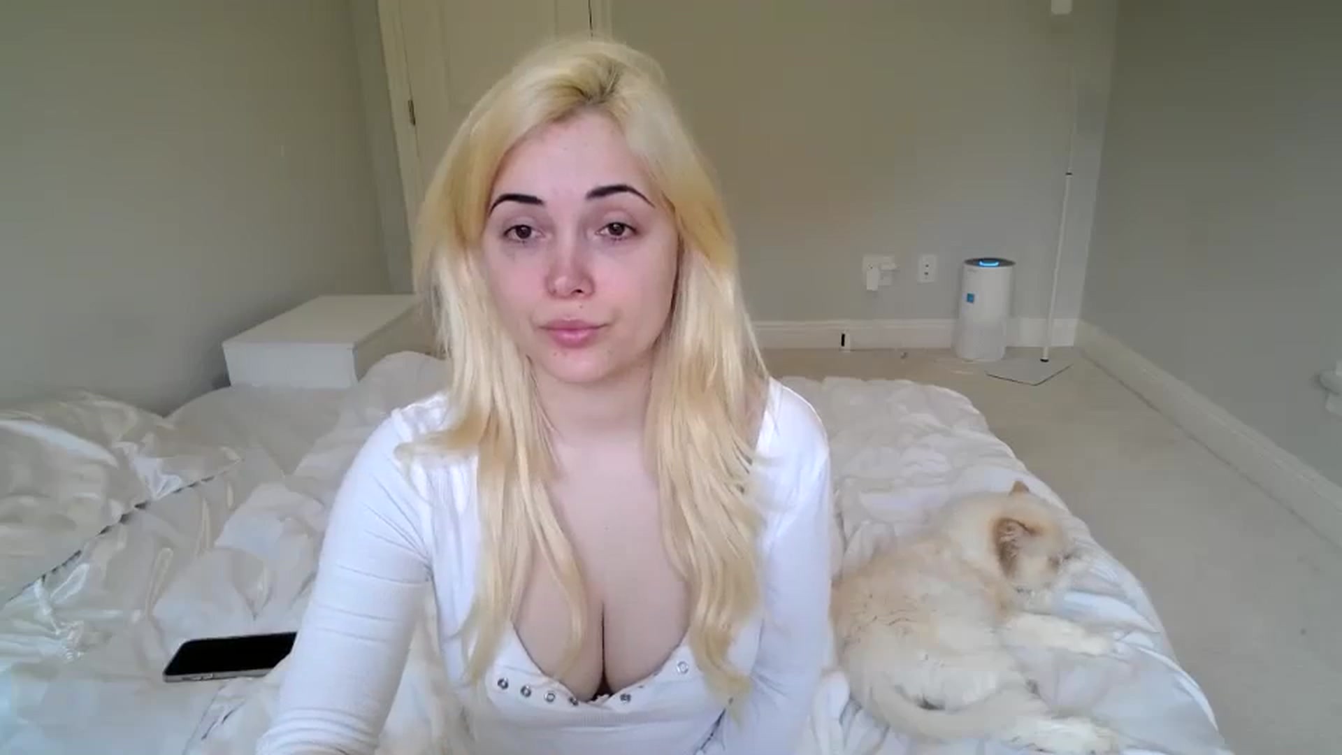 Gallery image thumbnail from SandraGPopa's myfreecams stream on, 02/29/2024, 01:44 image 8 of 20