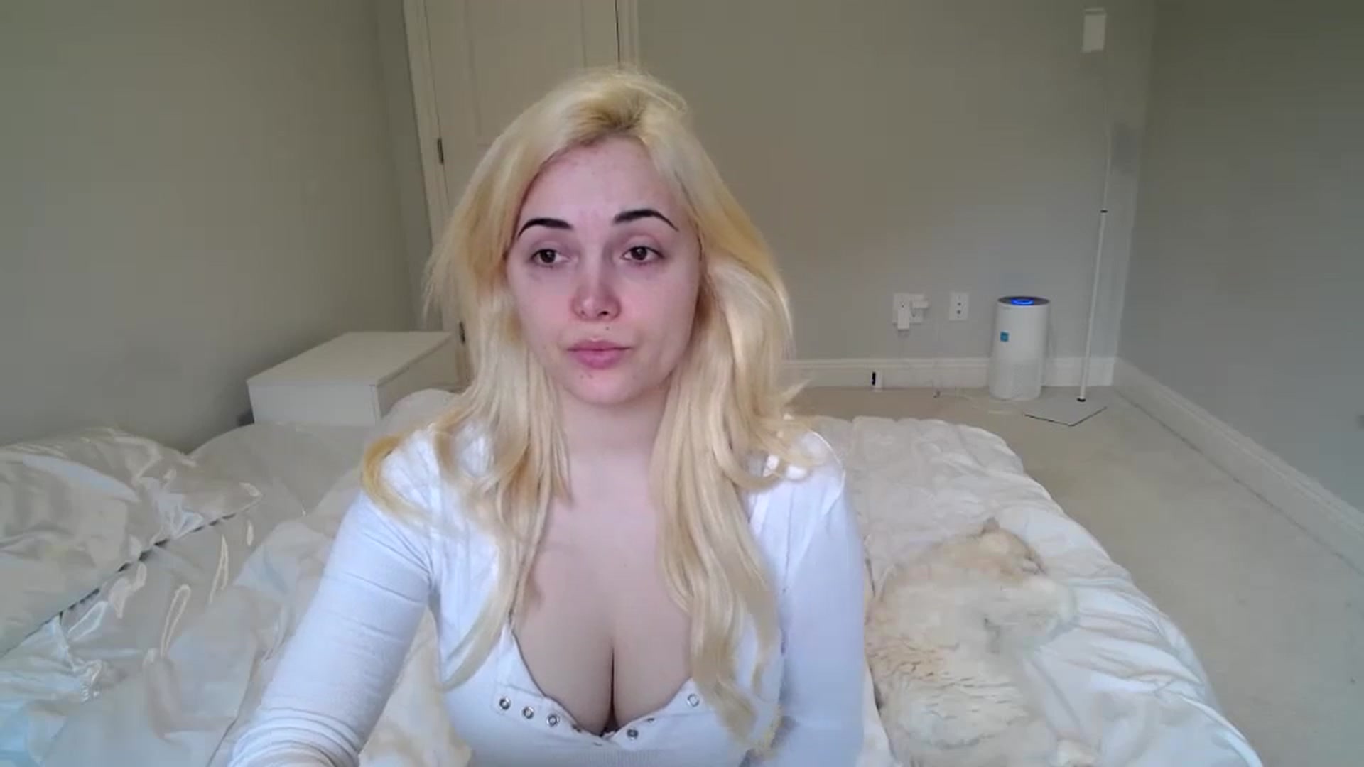 Gallery image thumbnail from SandraGPopa's myfreecams stream on, 02/29/2024, 01:44 image 12 of 20
