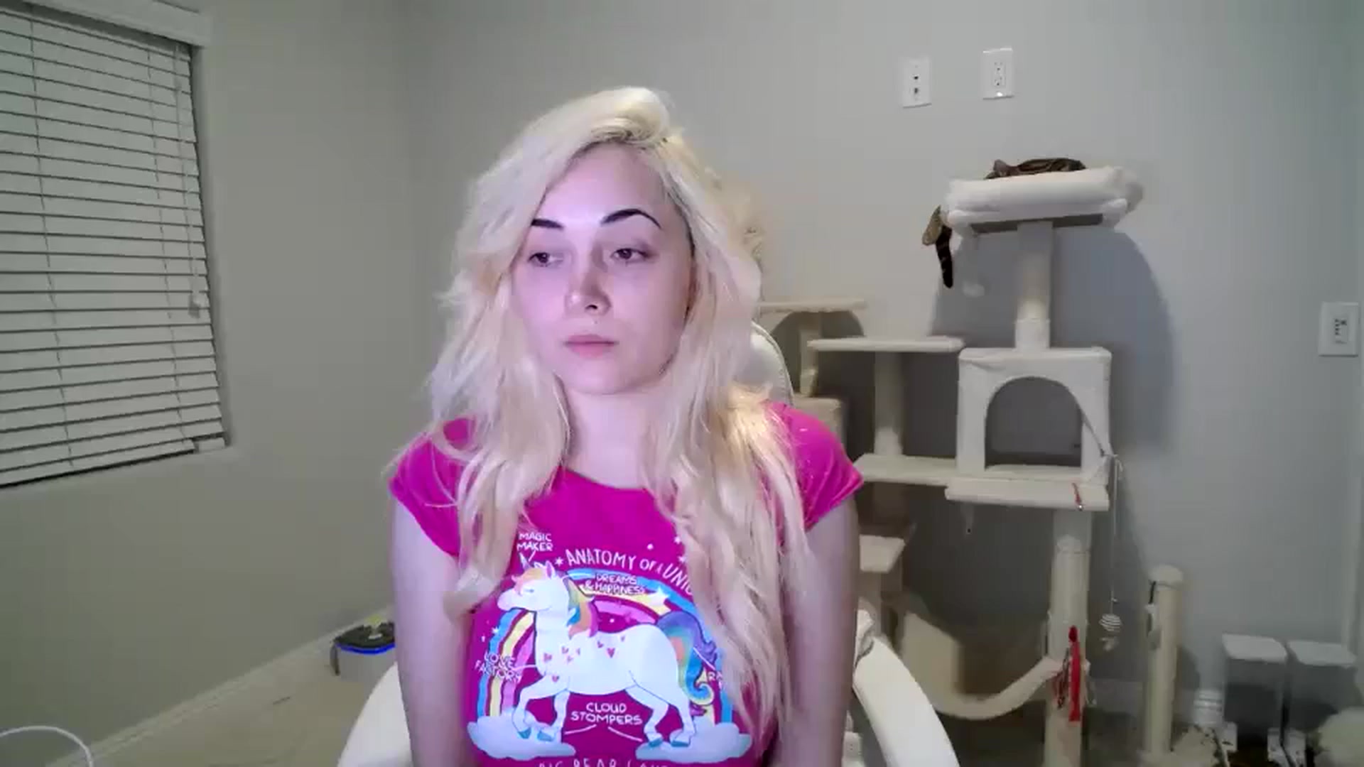 Gallery image thumbnail from SandraGPopa's myfreecams stream on, 03/08/2024, 11:05 image 17 of 20