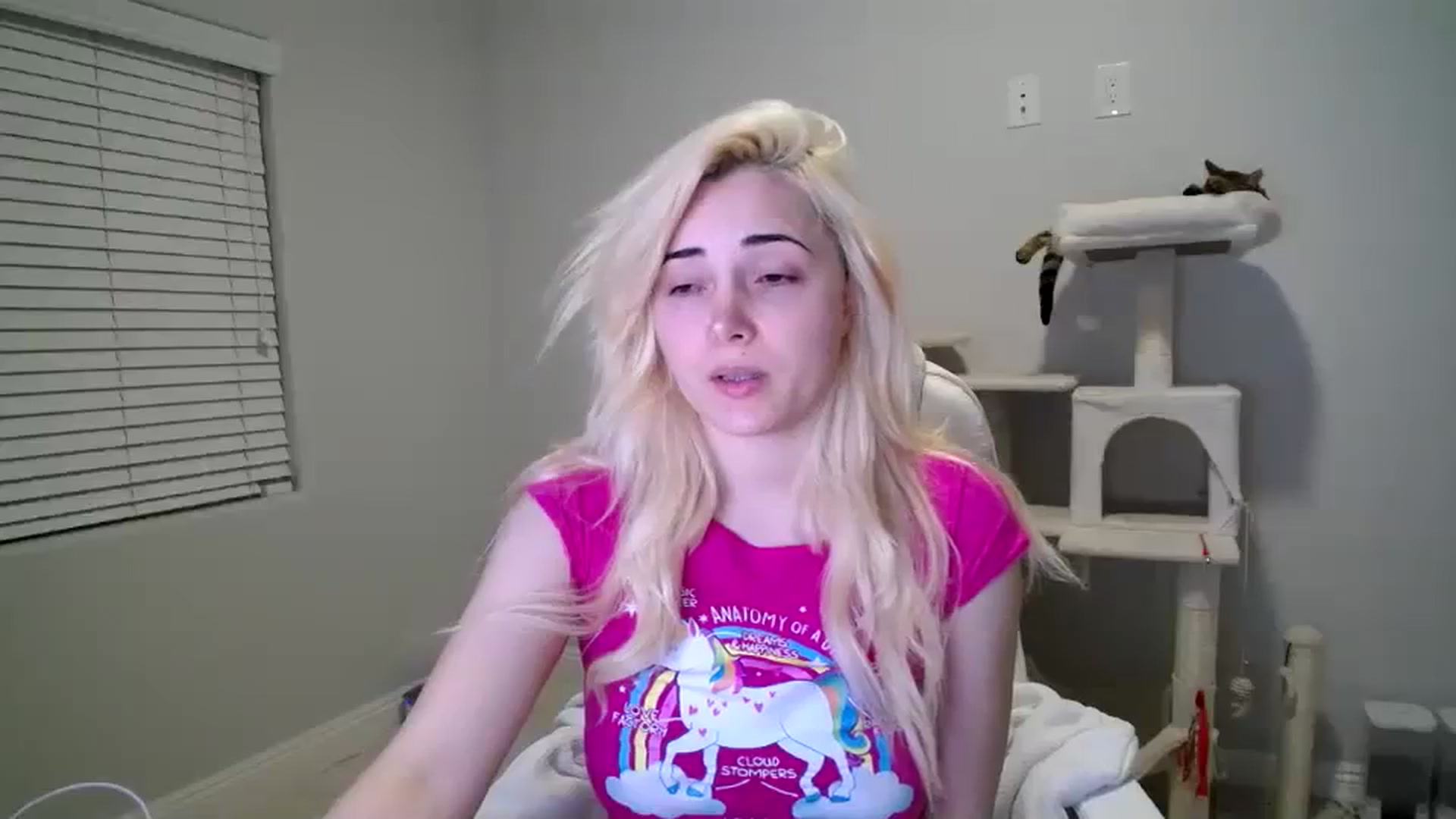 Gallery image thumbnail from SandraGPopa's myfreecams stream on, 03/08/2024, 11:05 image 4 of 20