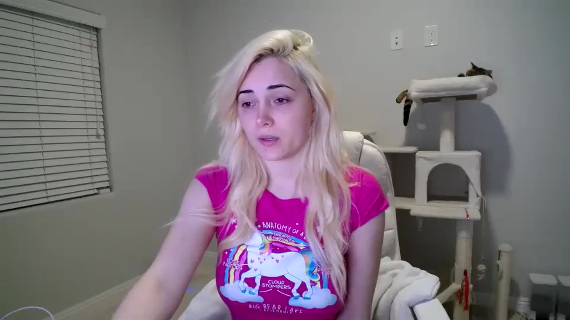 Gallery image thumbnail from SandraGPopa's myfreecams stream on, 03/08/2024, 11:05 image 6 of 20