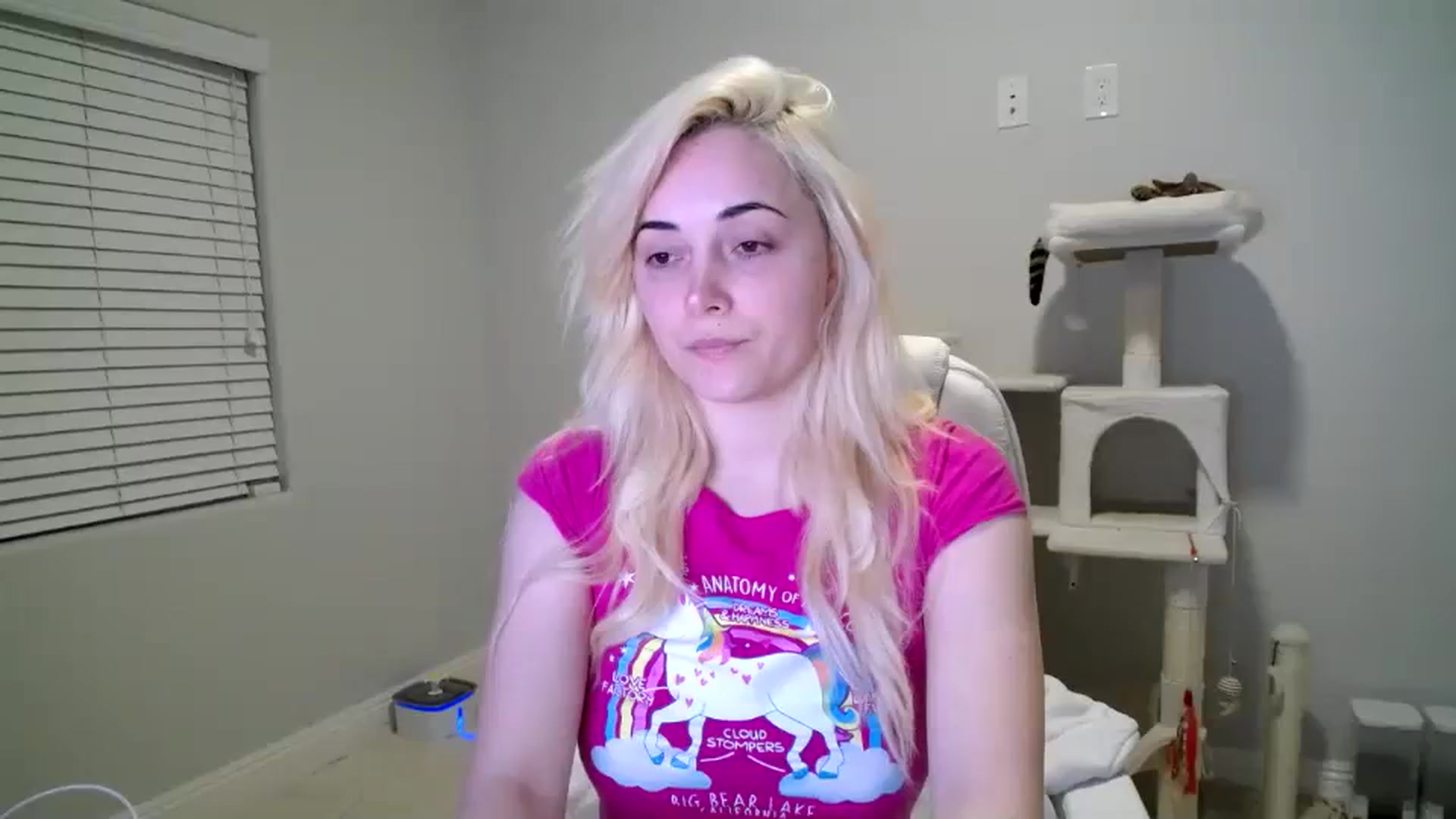 Gallery image thumbnail from SandraGPopa's myfreecams stream on, 03/08/2024, 11:05 image 8 of 20
