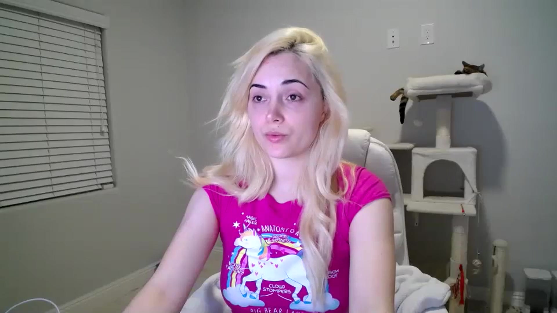 Gallery image thumbnail from SandraGPopa's myfreecams stream on, 03/08/2024, 11:05 image 3 of 20