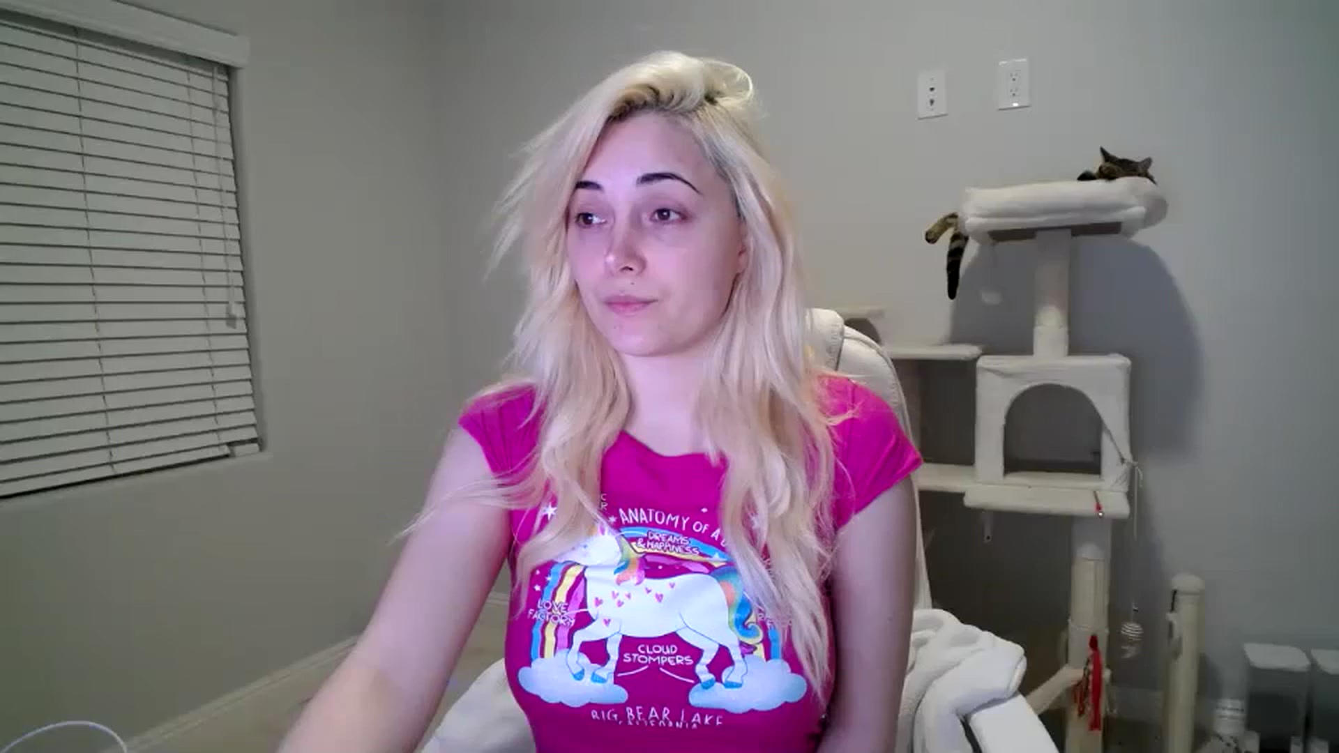 Gallery image thumbnail from SandraGPopa's myfreecams stream on, 03/08/2024, 11:05 image 5 of 20