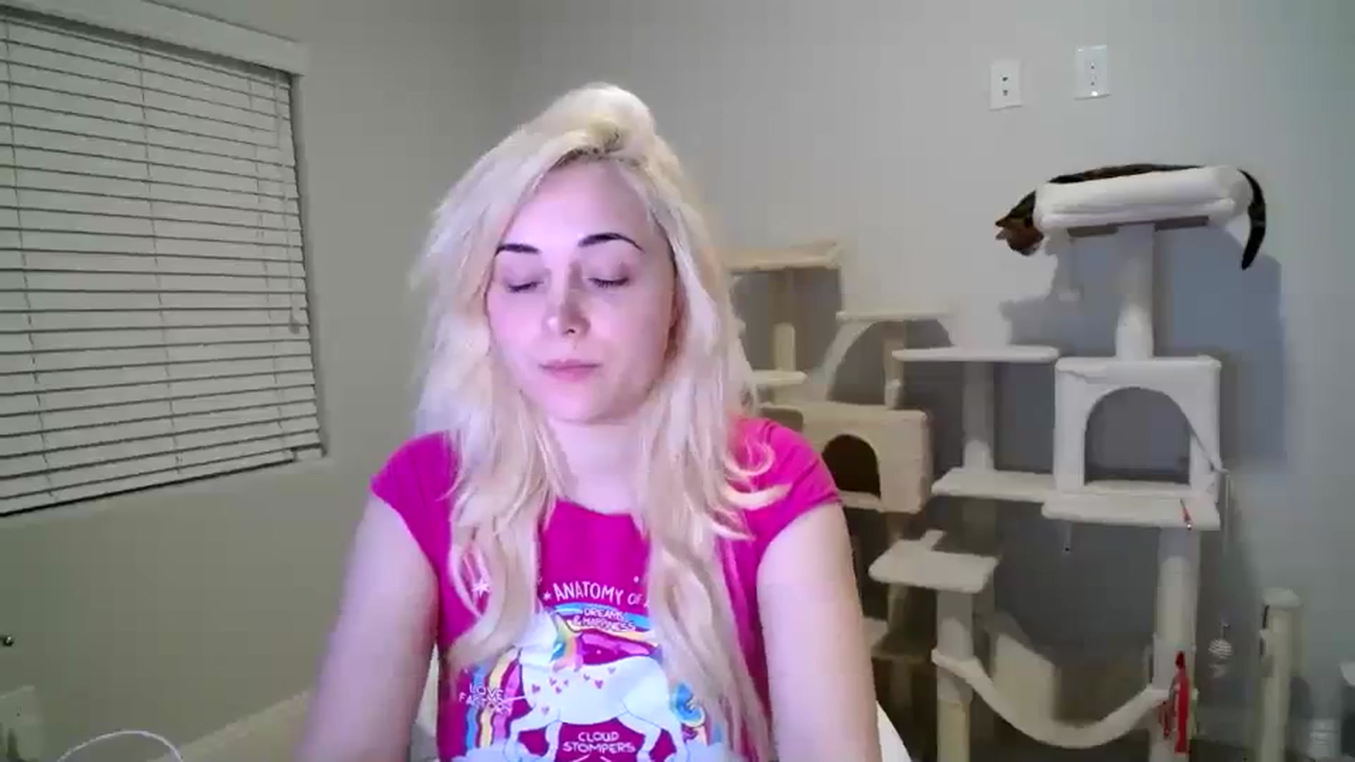 Gallery image thumbnail from SandraGPopa's myfreecams stream on, 03/08/2024, 11:49 image 16 of 20