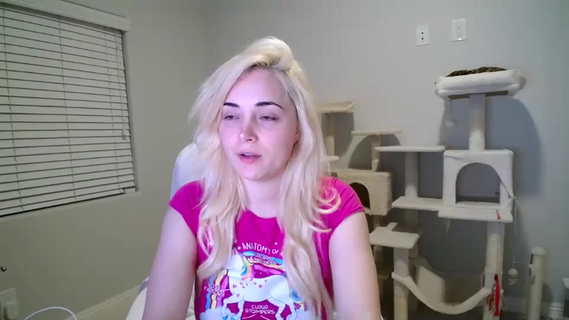 Gallery image thumbnail from SandraGPopa's myfreecams stream on, 03/08/2024, 11:49 image 14 of 20