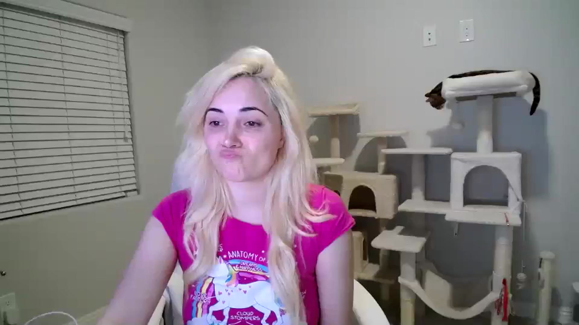 Gallery image thumbnail from SandraGPopa's myfreecams stream on, 03/08/2024, 11:49 image 17 of 20