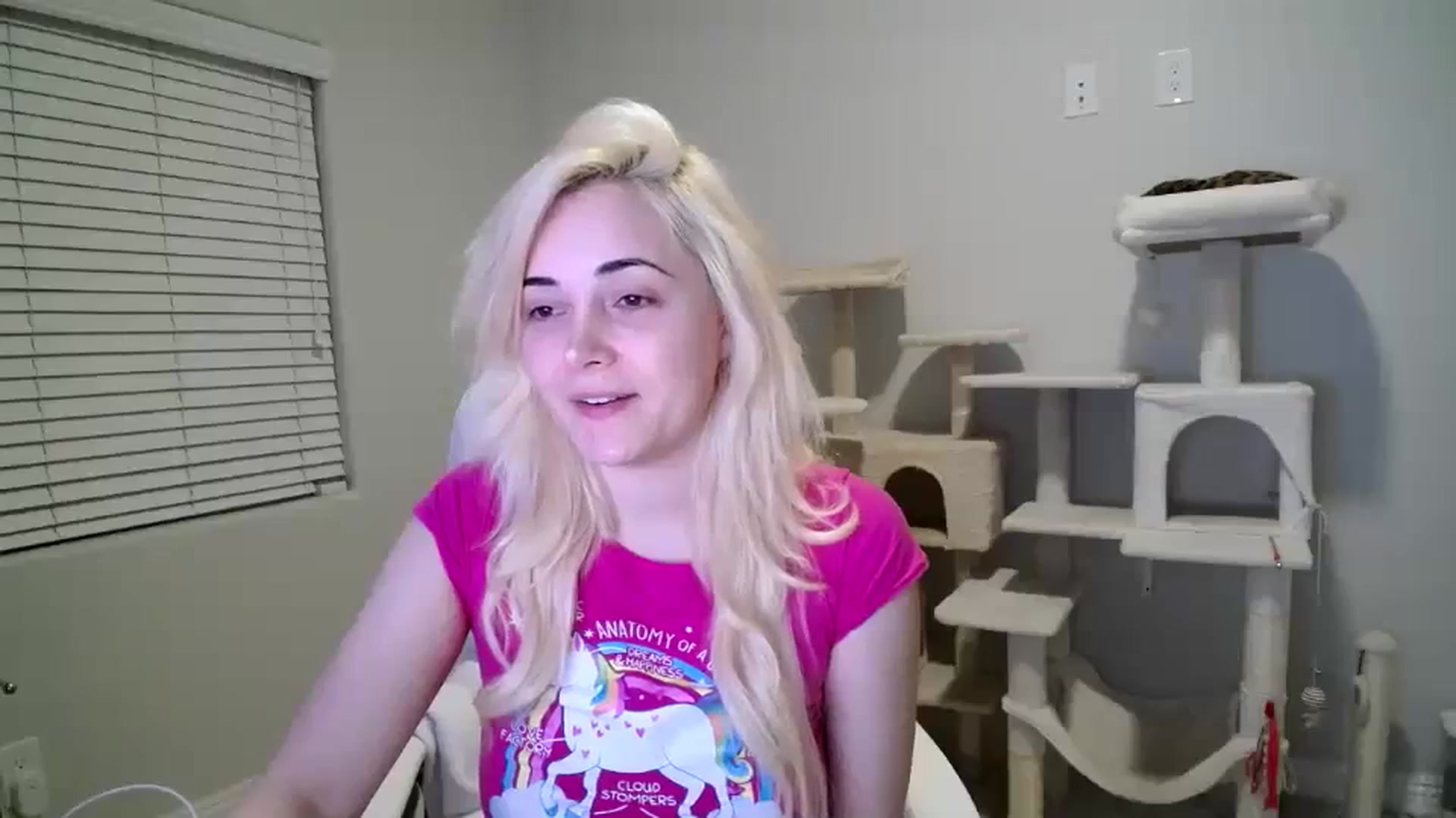 Gallery image thumbnail from SandraGPopa's myfreecams stream on, 03/08/2024, 11:49 image 12 of 20