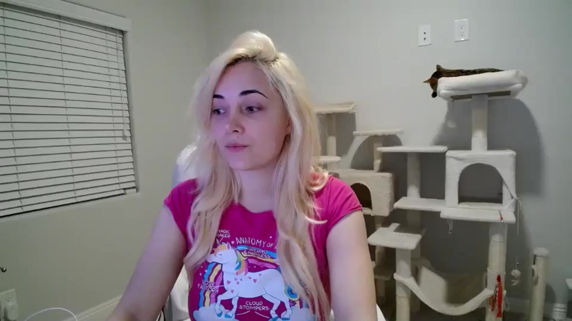 Gallery image thumbnail from SandraGPopa's myfreecams stream on, 03/08/2024, 11:49 image 9 of 20