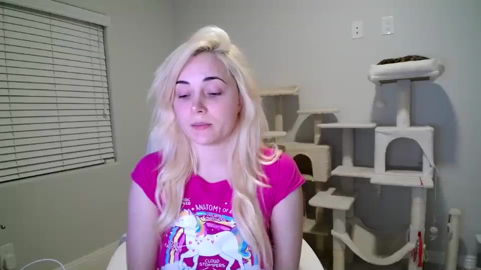 Gallery image thumbnail from SandraGPopa's myfreecams stream on, 03/08/2024, 11:49 image 10 of 20