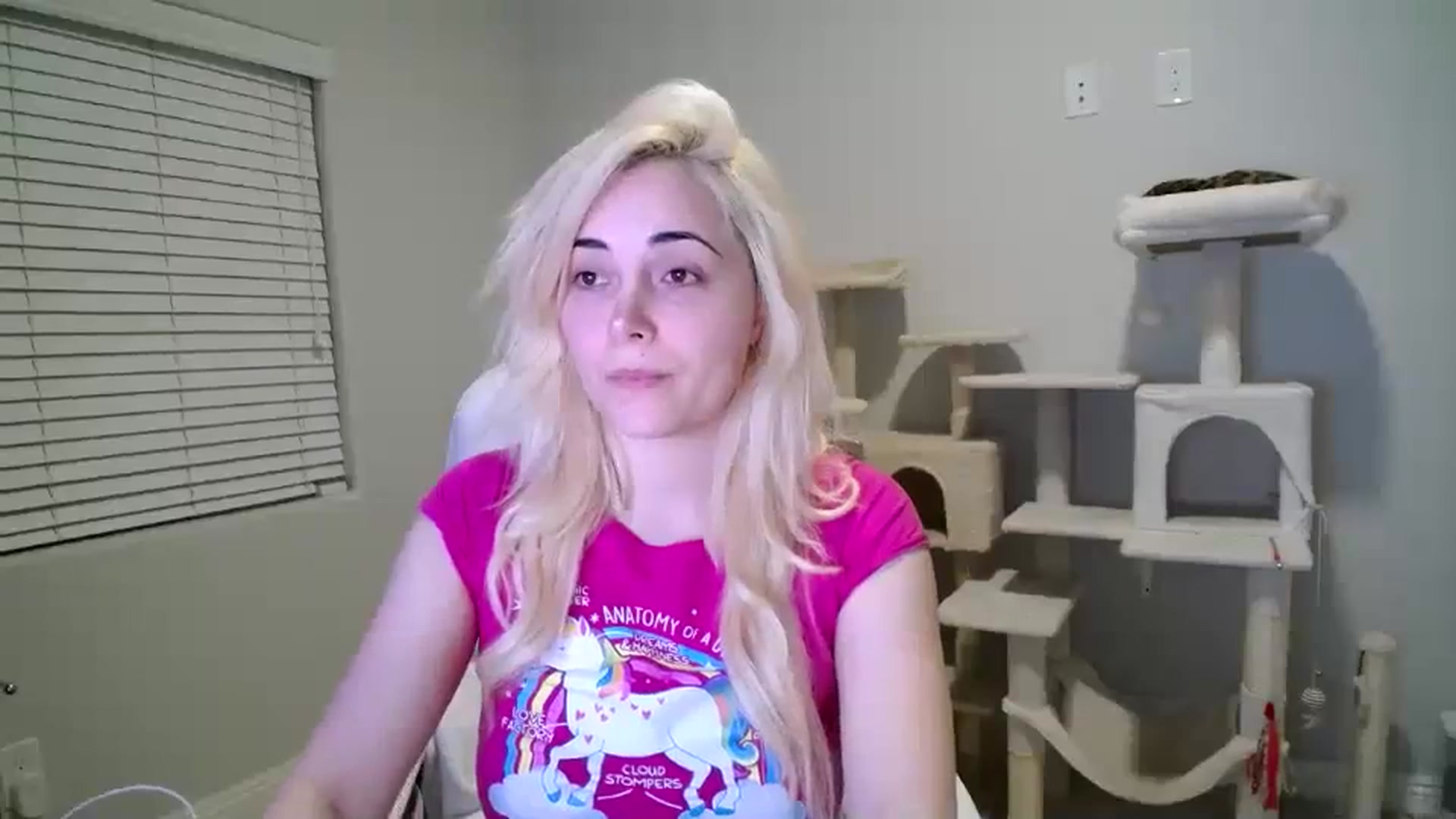 Gallery image thumbnail from SandraGPopa's myfreecams stream on, 03/08/2024, 11:49 image 11 of 20