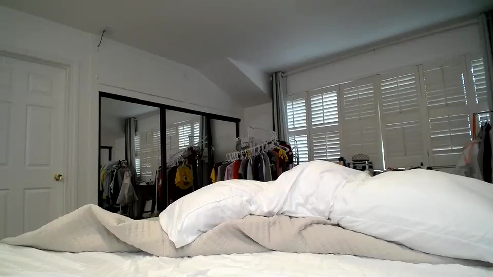 Gallery image thumbnail from SandraGPopa's myfreecams stream on, 05/17/2024, 22:00 image 7 of 20