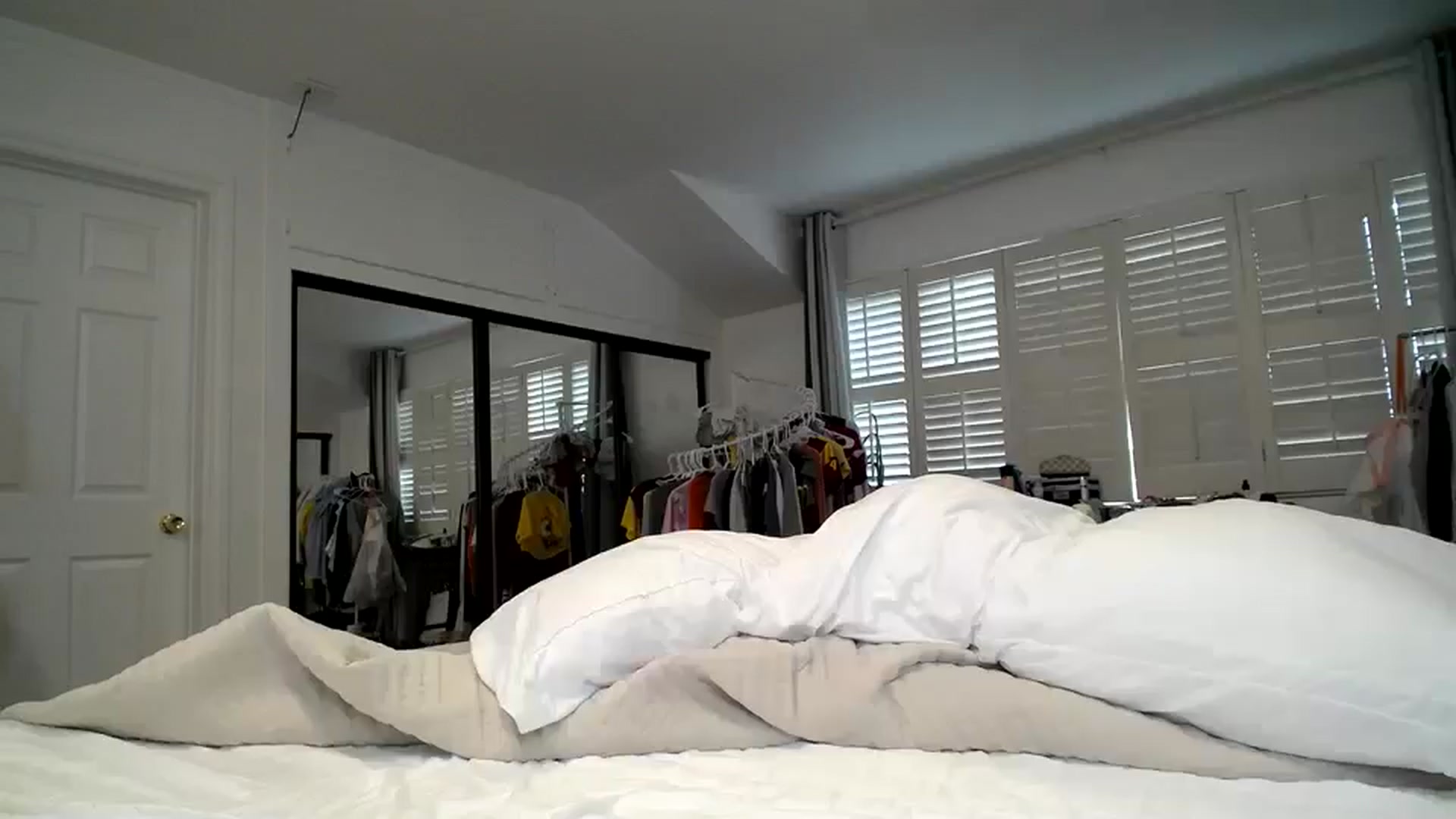 Gallery image thumbnail from SandraGPopa's myfreecams stream on, 05/17/2024, 22:00 image 6 of 20