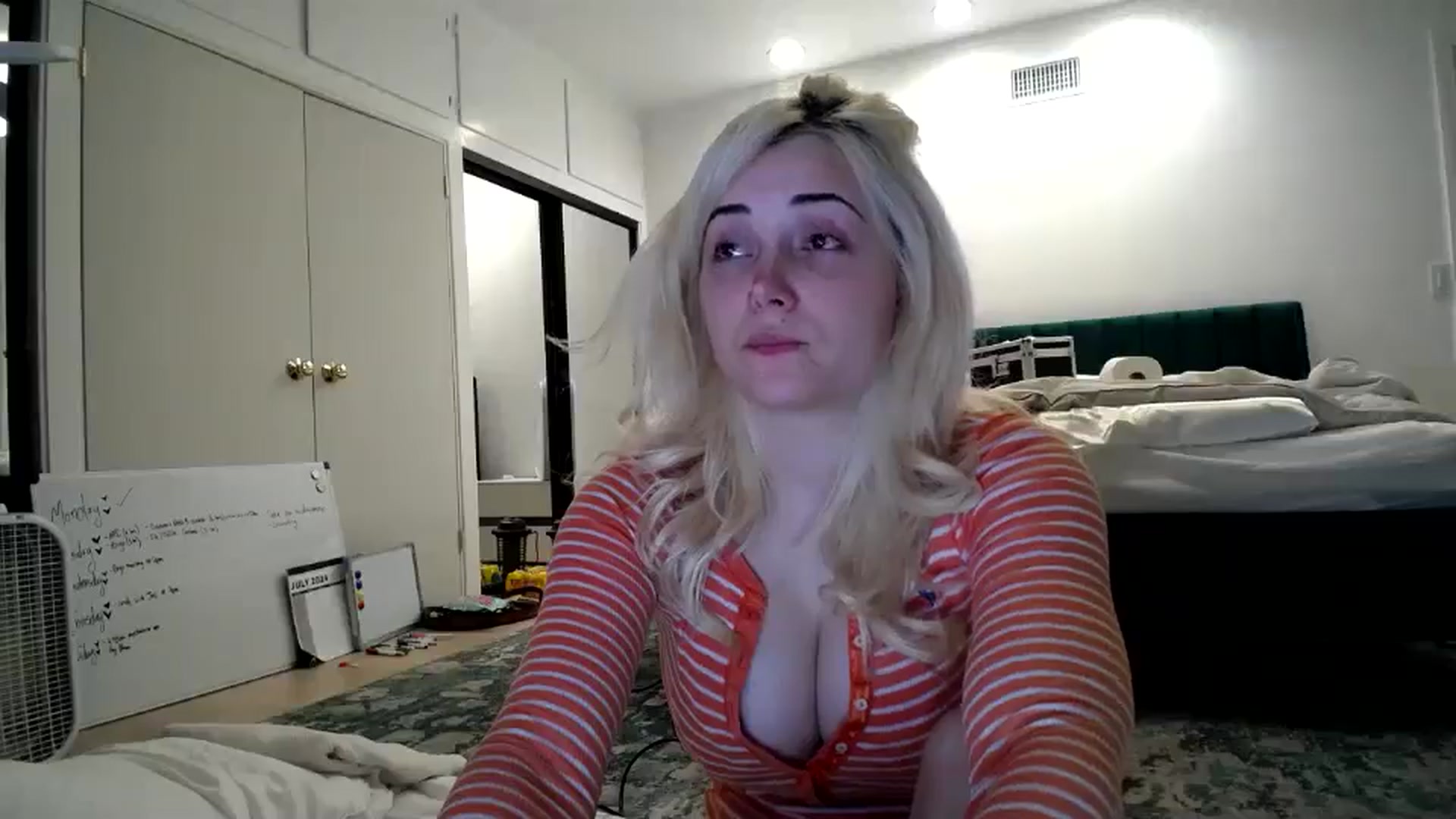 Gallery image thumbnail from SandraGPopa's myfreecams stream on, 07/17/2024, 07:05 image 14 of 20