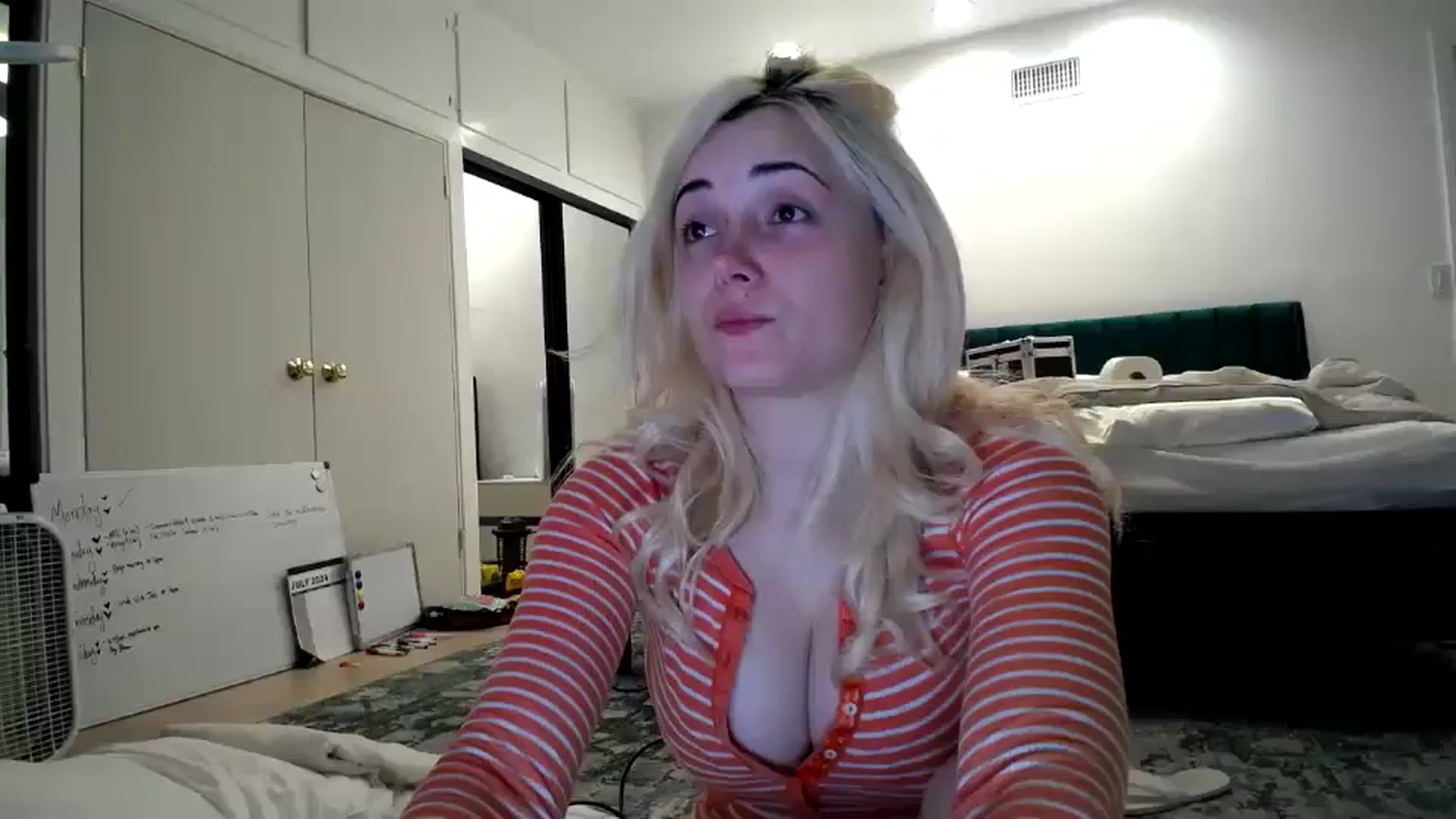 Gallery image thumbnail from SandraGPopa's myfreecams stream on, 07/17/2024, 07:05 image 1 of 20