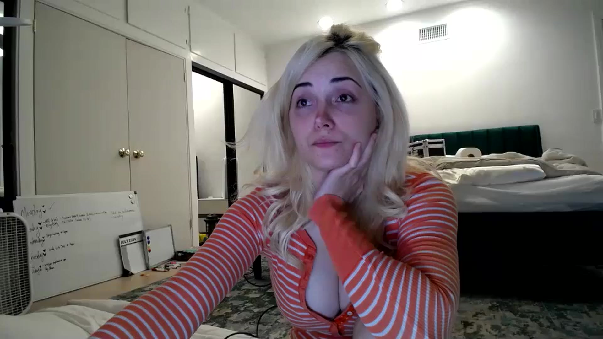 Gallery image thumbnail from SandraGPopa's myfreecams stream on, 07/17/2024, 07:05 image 11 of 20