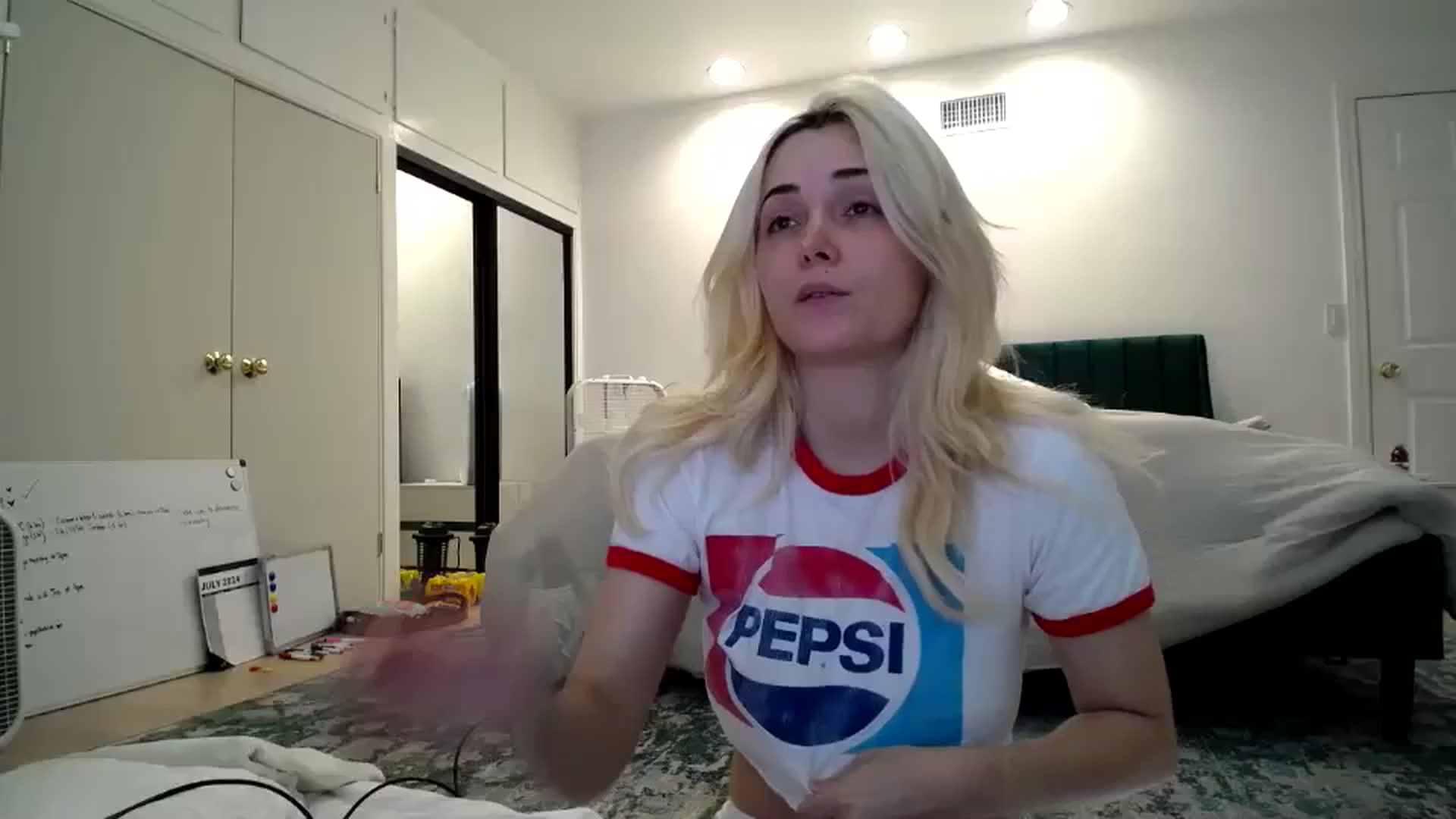 Gallery image thumbnail from SandraGPopa's myfreecams stream on, 07/18/2024, 24:19 image 1 of 20