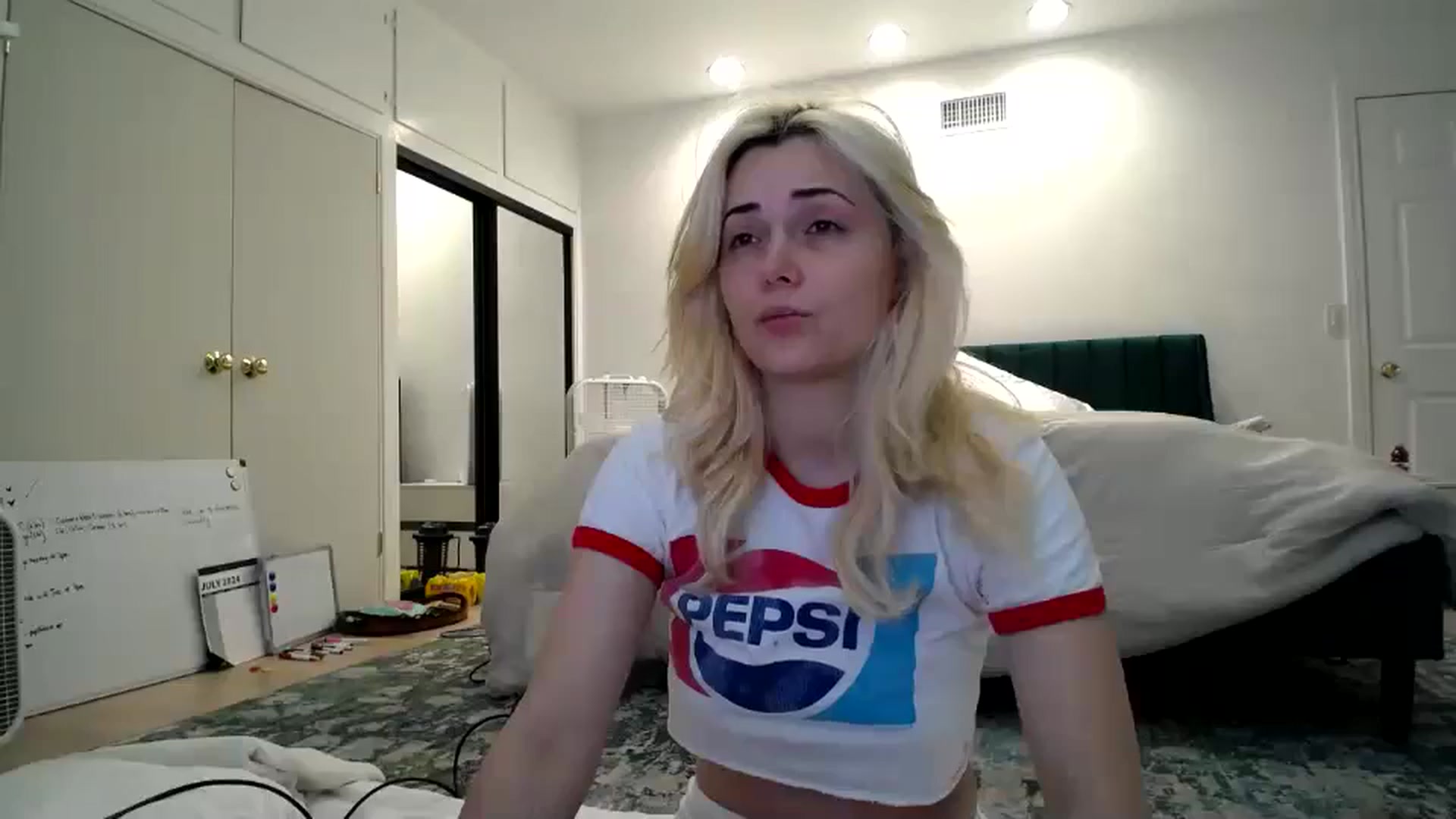 Gallery image thumbnail from SandraGPopa's myfreecams stream on, 07/18/2024, 24:19 image 5 of 20