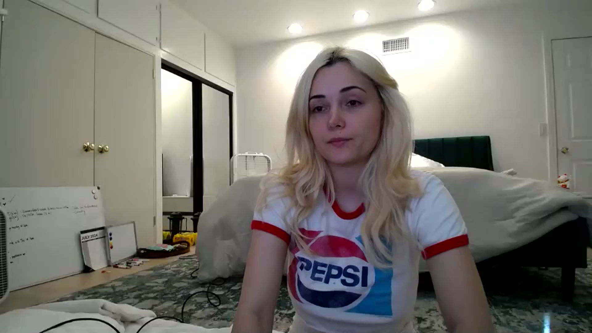 Gallery image thumbnail from SandraGPopa's myfreecams stream on, 07/18/2024, 24:19 image 20 of 20