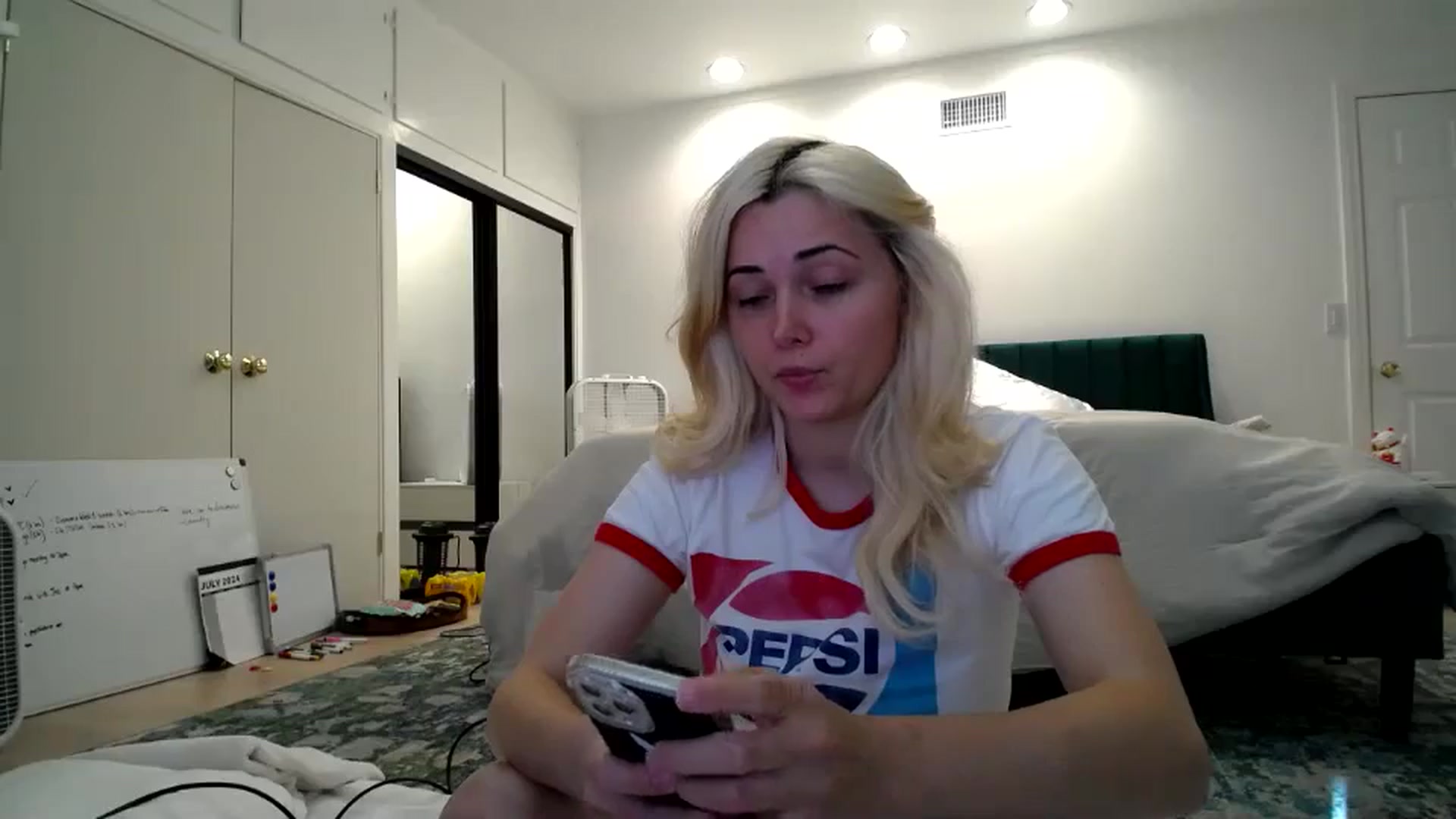 Gallery image thumbnail from SandraGPopa's myfreecams stream on, 07/18/2024, 24:19 image 19 of 20