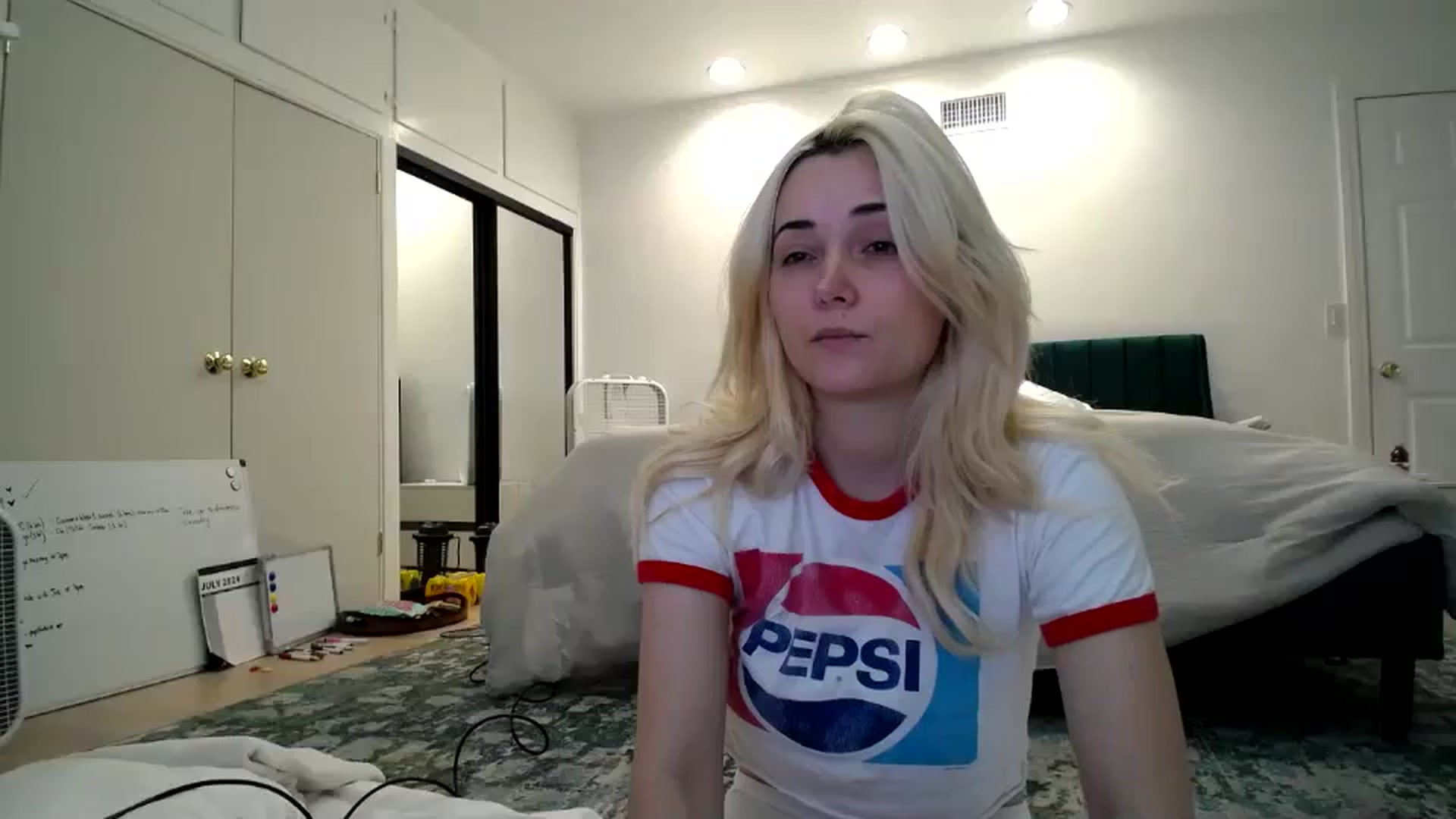 Gallery image thumbnail from SandraGPopa's myfreecams stream on, 07/18/2024, 24:19 image 2 of 20