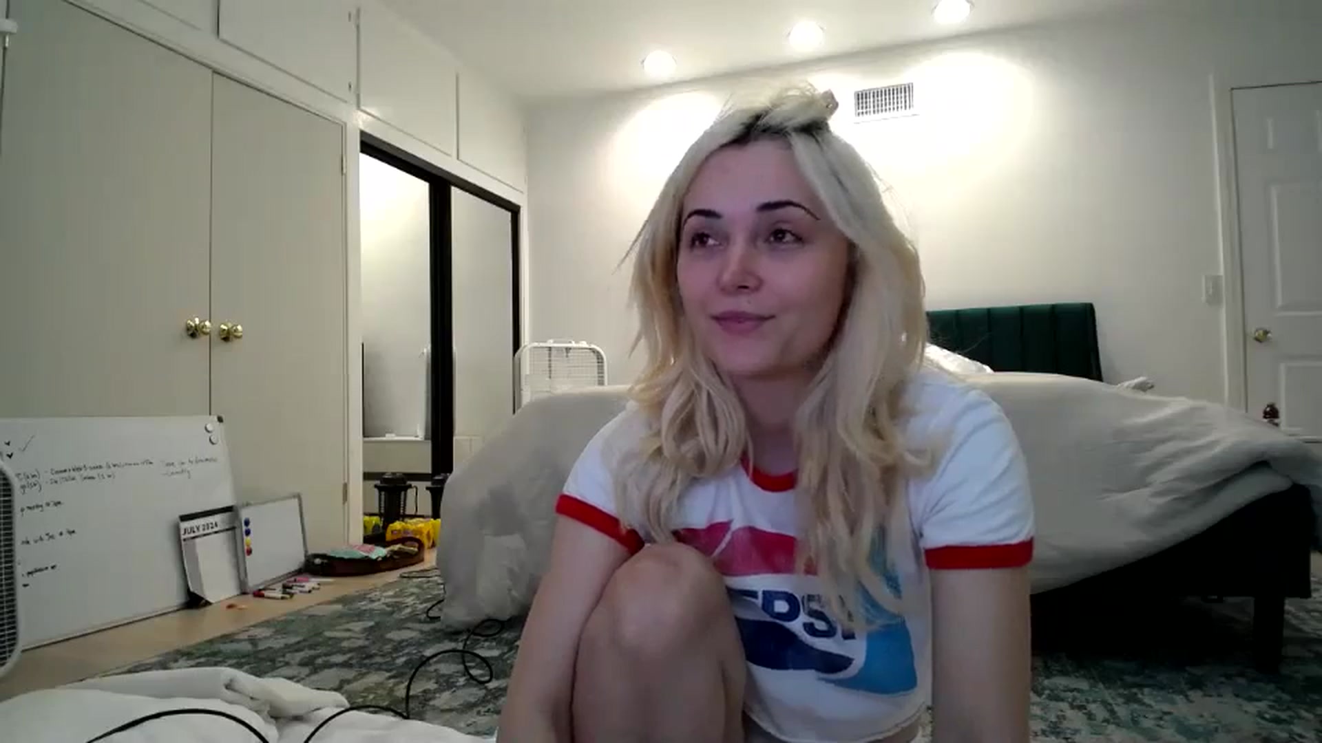 Gallery image thumbnail from SandraGPopa's myfreecams stream on, 07/18/2024, 24:19 image 11 of 20