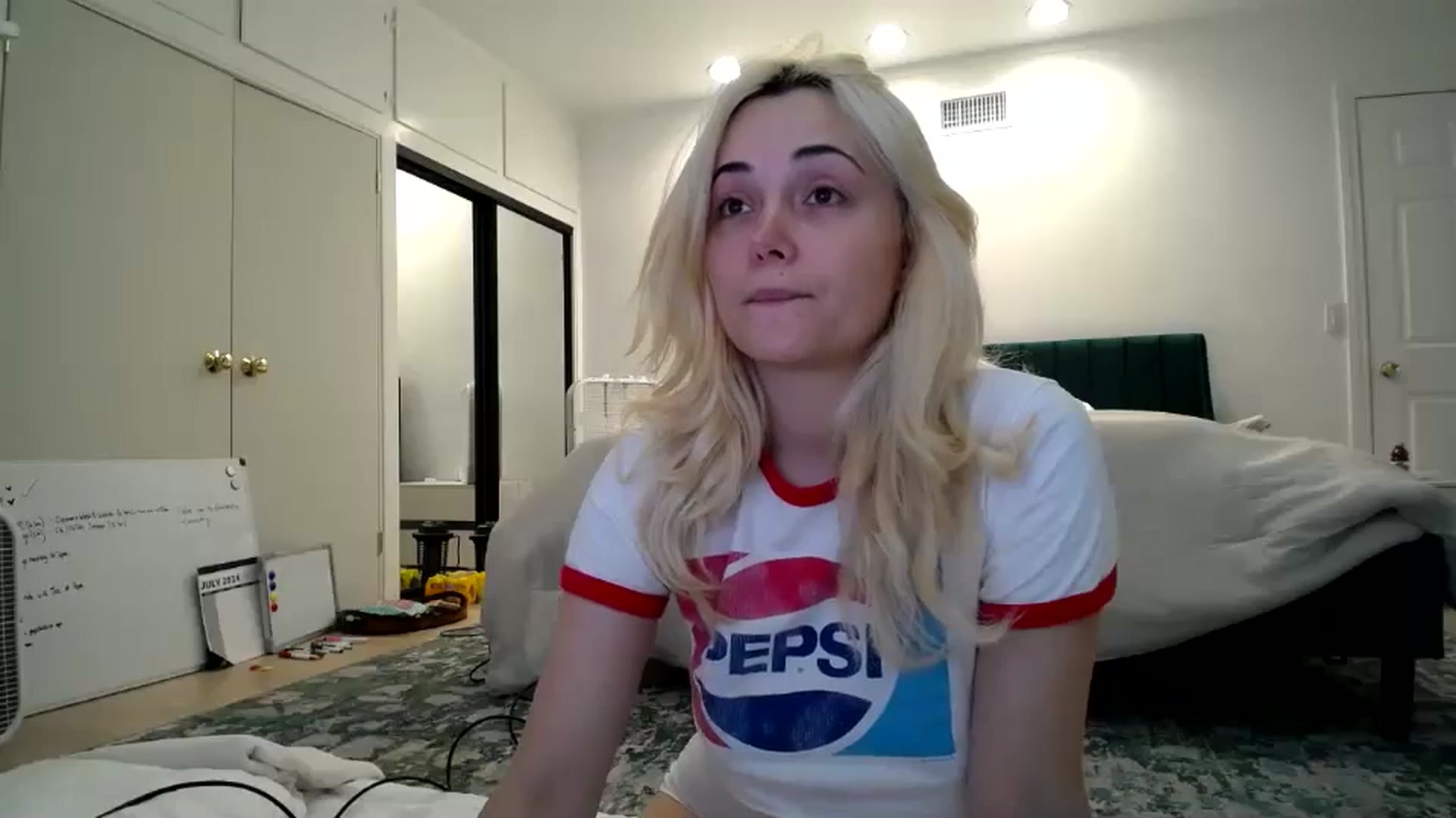 Gallery image thumbnail from SandraGPopa's myfreecams stream on, 07/18/2024, 24:19 image 10 of 20