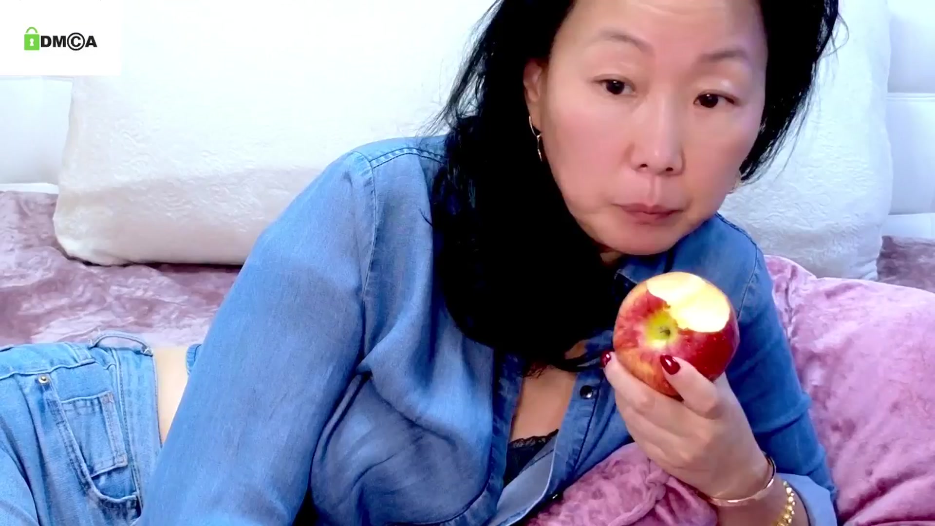 Gallery image thumbnail from SandraMia's myfreecams stream on, 04/01/2024, 14:26 image 8 of 20