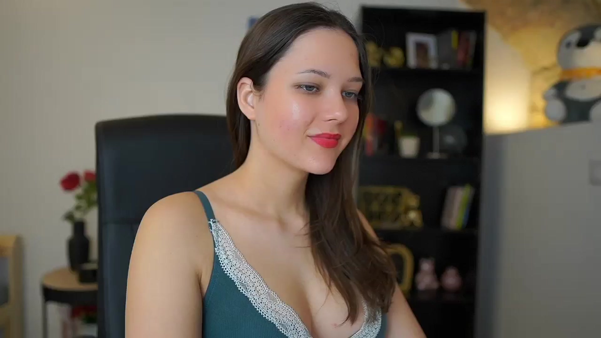 Gallery image thumbnail from SandraRomain's myfreecams stream on, 12/18/2023, 10:37 image 5 of 20