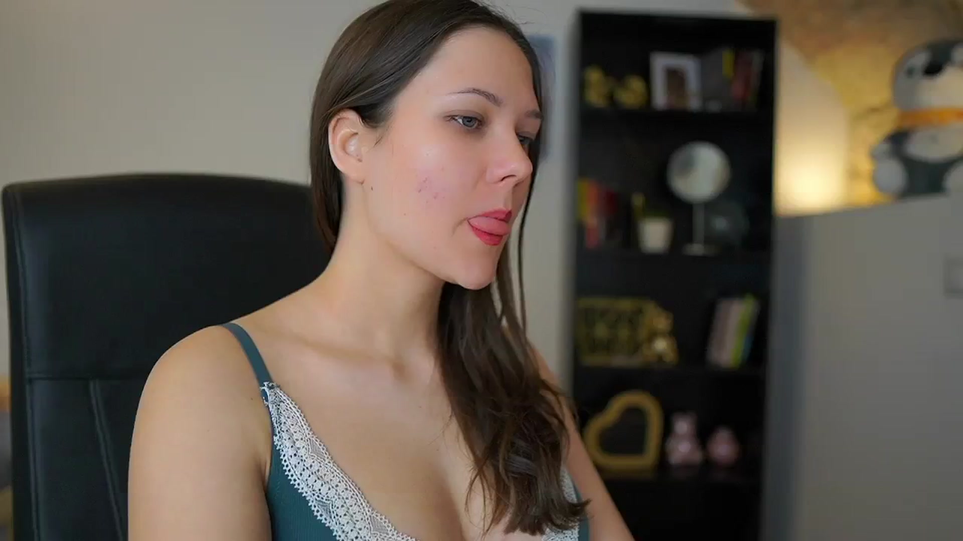 Gallery image thumbnail from SandraRomain's myfreecams stream on, 12/18/2023, 10:37 image 20 of 20
