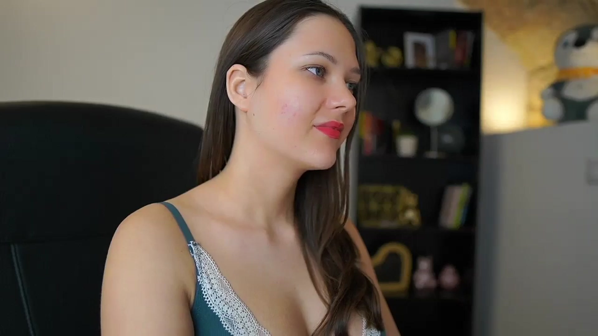 Gallery image thumbnail from SandraRomain's myfreecams stream on, 12/18/2023, 11:46 image 7 of 20