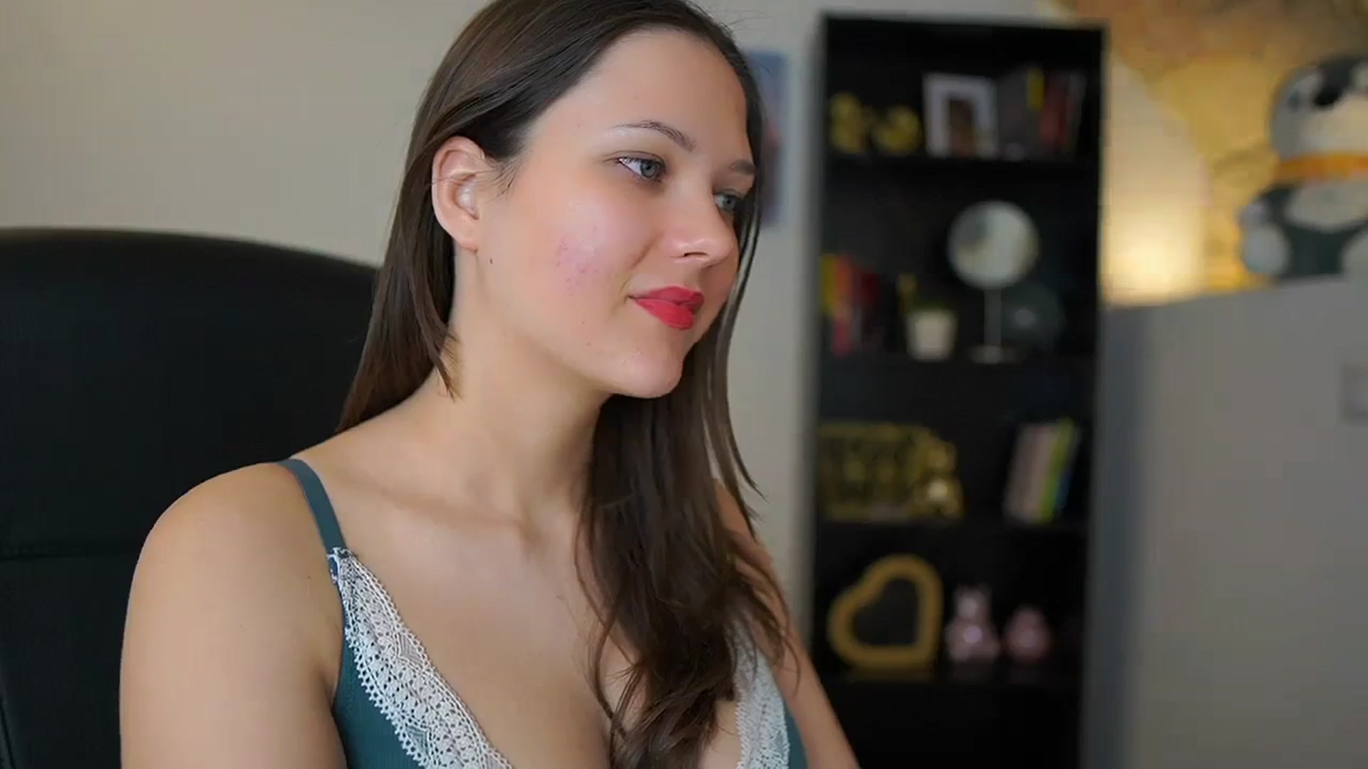 Gallery image thumbnail from SandraRomain's myfreecams stream on, 12/18/2023, 11:46 image 15 of 20