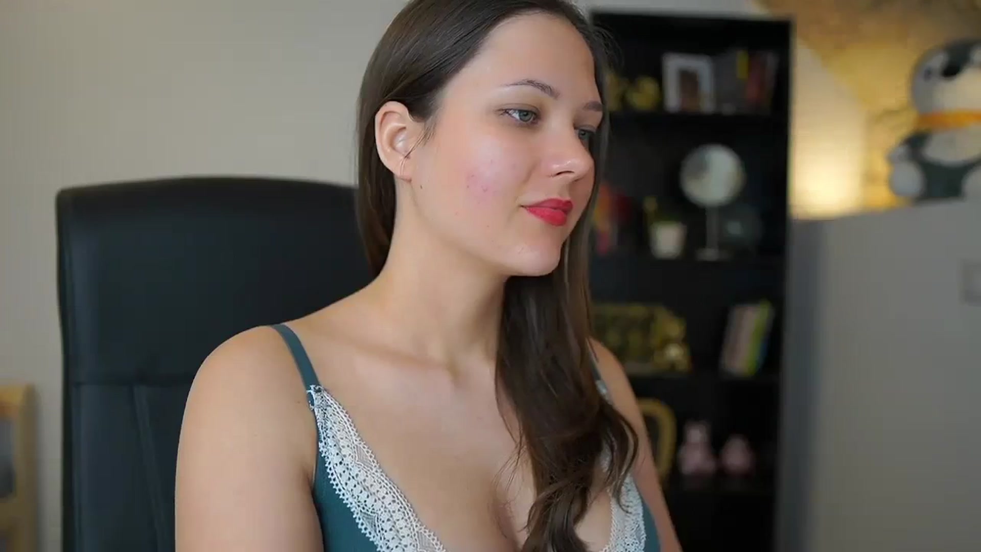 Gallery image thumbnail from SandraRomain's myfreecams stream on, 12/18/2023, 13:00 image 15 of 20