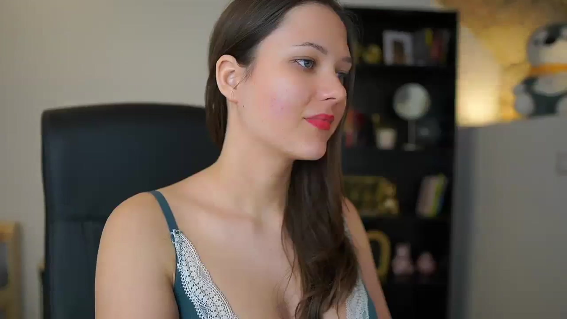Gallery image thumbnail from SandraRomain's myfreecams stream on, 12/18/2023, 13:00 image 16 of 20
