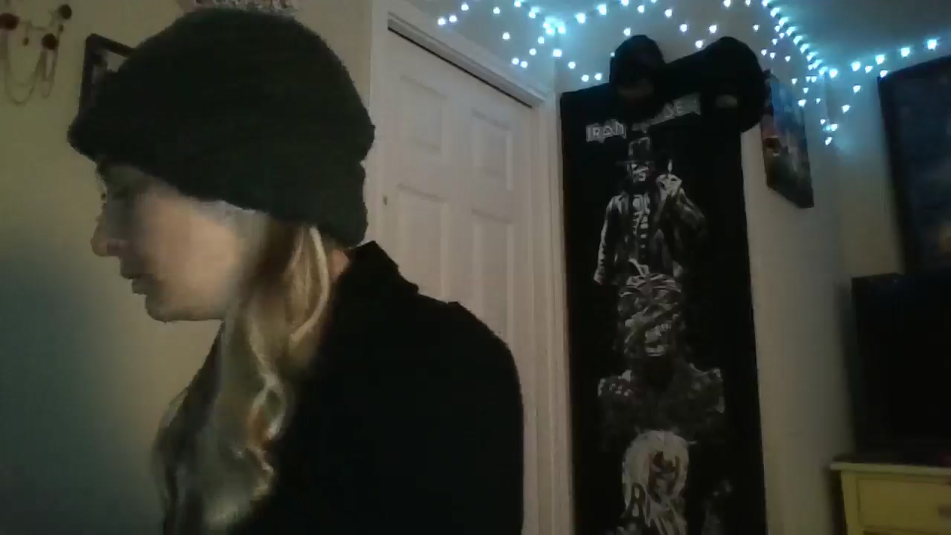 Gallery image thumbnail from Sandra_Fae's myfreecams stream on, 12/03/2025, 13:38 image 3 of 20