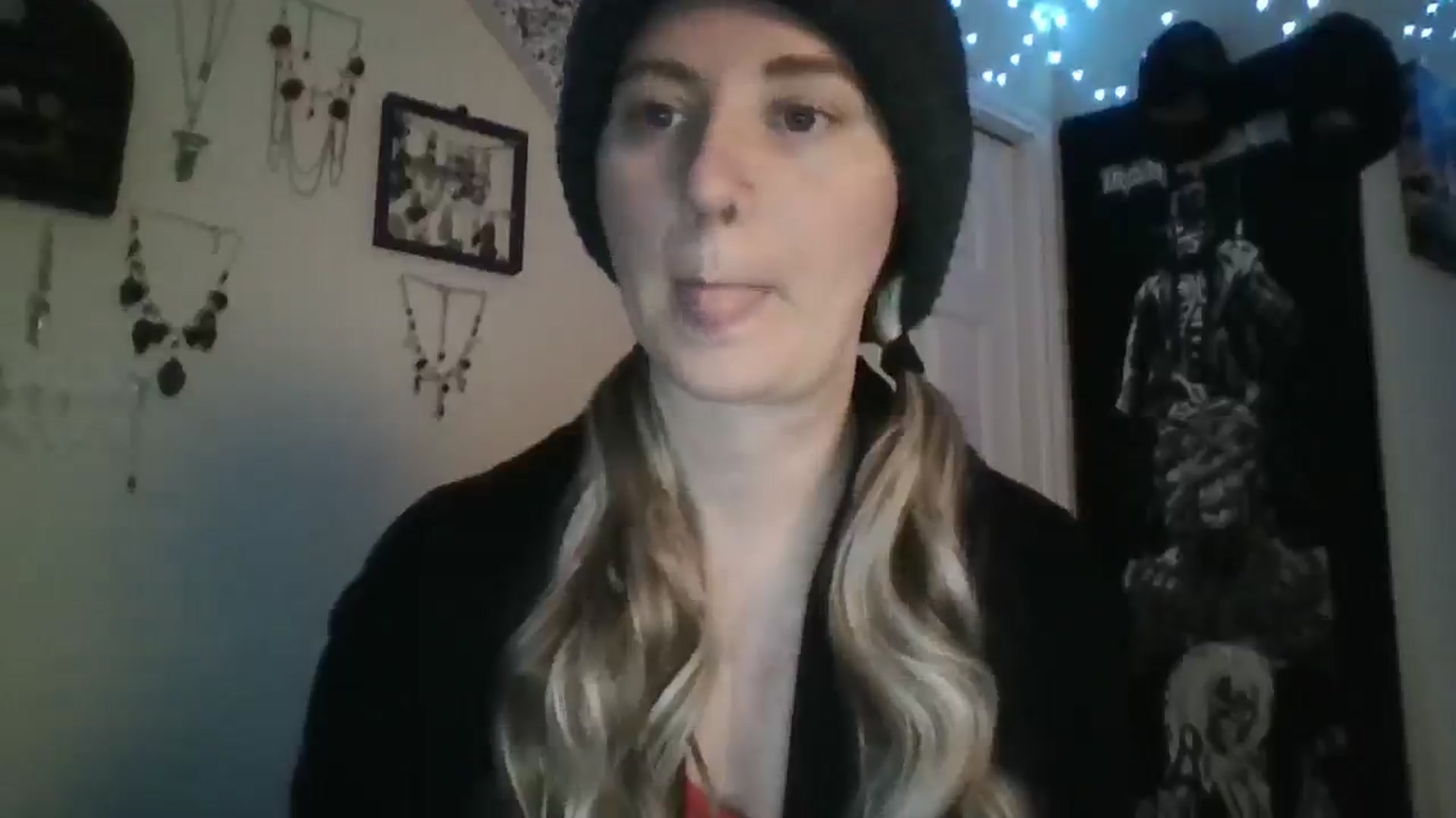 Gallery image thumbnail from Sandra_Fae's myfreecams stream on, 12/03/2025, 13:38 image 6 of 20
