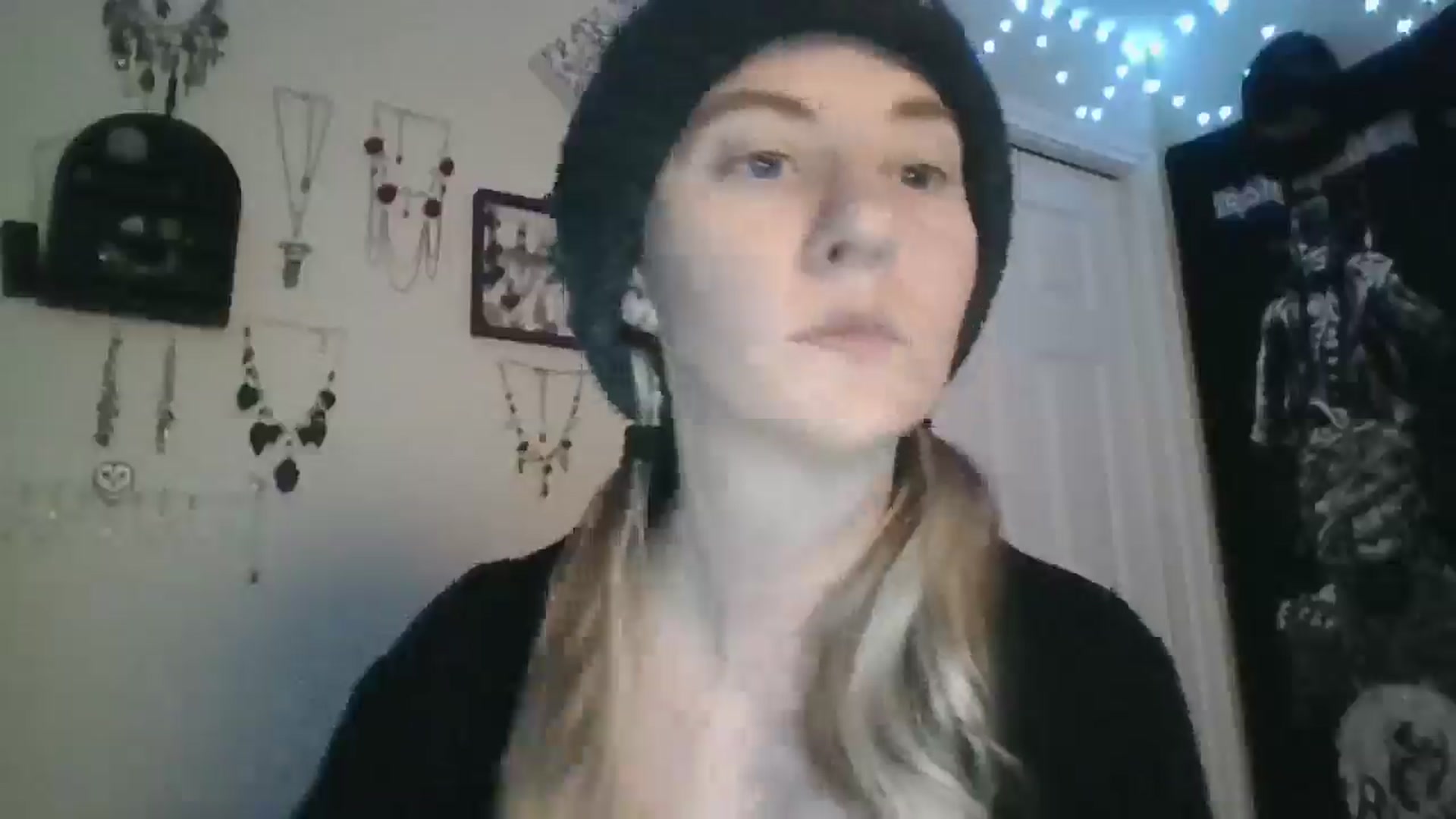Gallery image thumbnail from Sandra_Fae's myfreecams stream on, 12/03/2025, 13:38 image 4 of 20