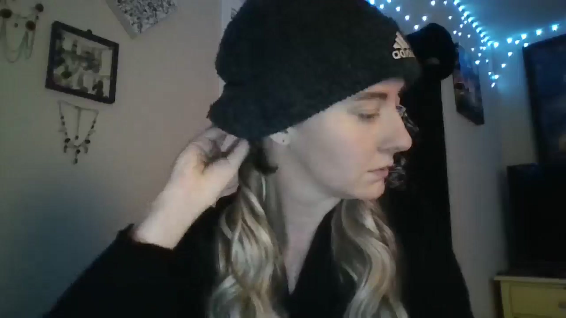Gallery image thumbnail from Sandra_Fae's myfreecams stream on, 12/03/2025, 13:38 image 2 of 20
