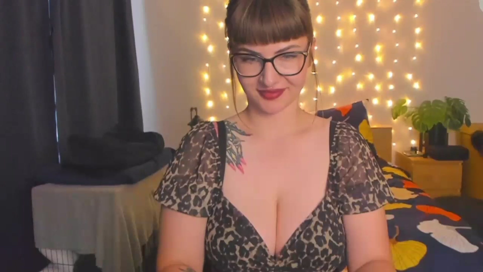 Gallery image thumbnail from SandyShow1's myfreecams stream on, 07/19/2023, 15:56 image 3 of 20