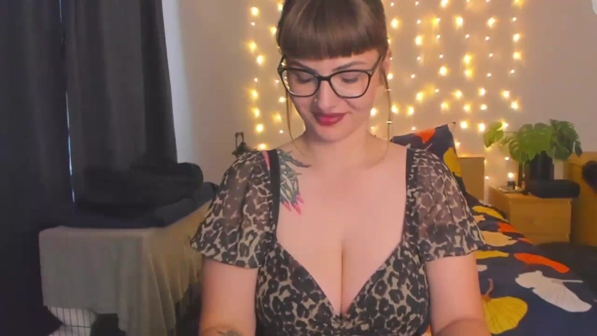 Gallery image thumbnail from SandyShow1's myfreecams stream on, 07/19/2023, 15:56 image 4 of 20