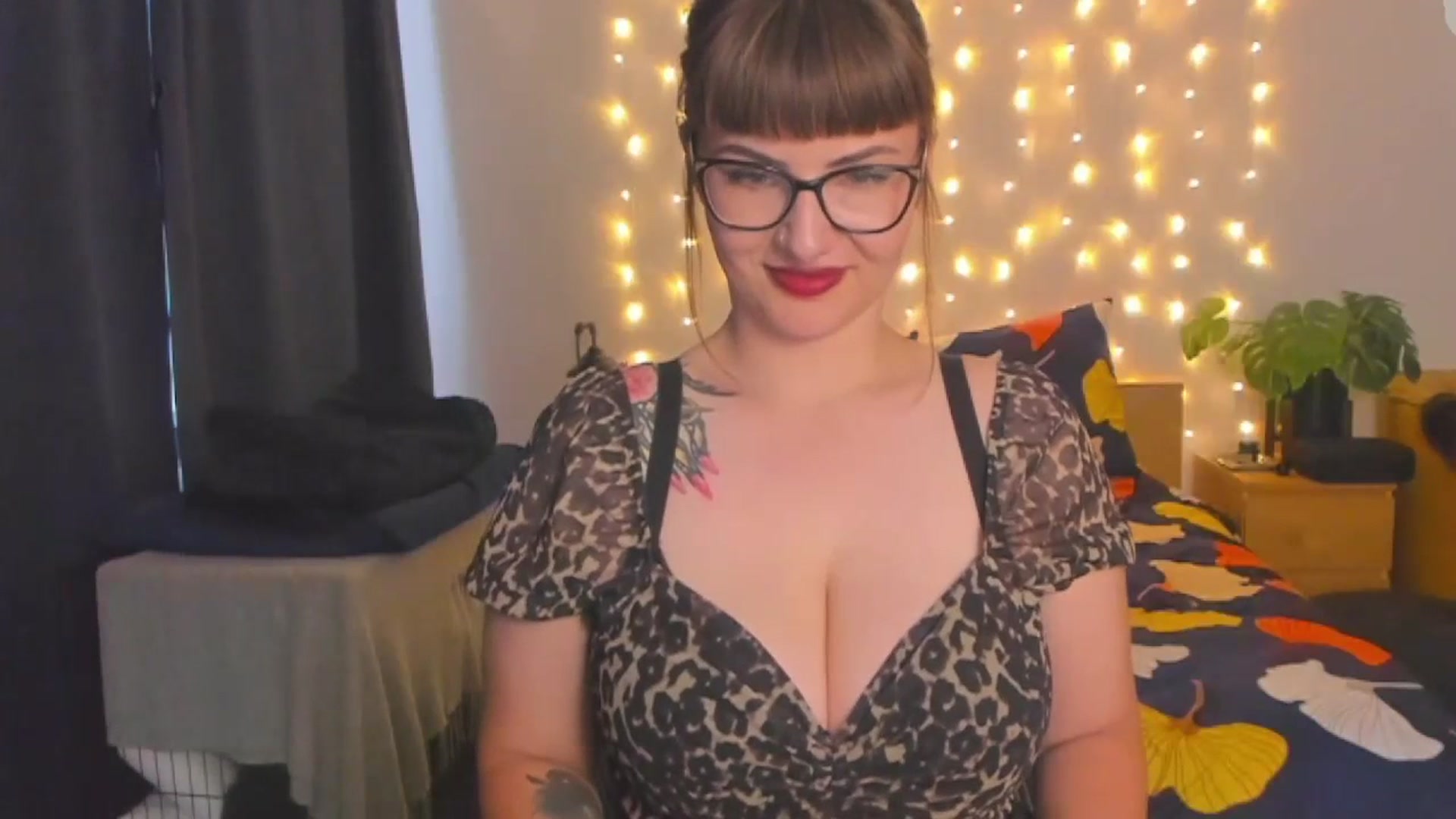 Gallery image thumbnail from SandyShow1's myfreecams stream on, 07/19/2023, 15:56 image 12 of 20