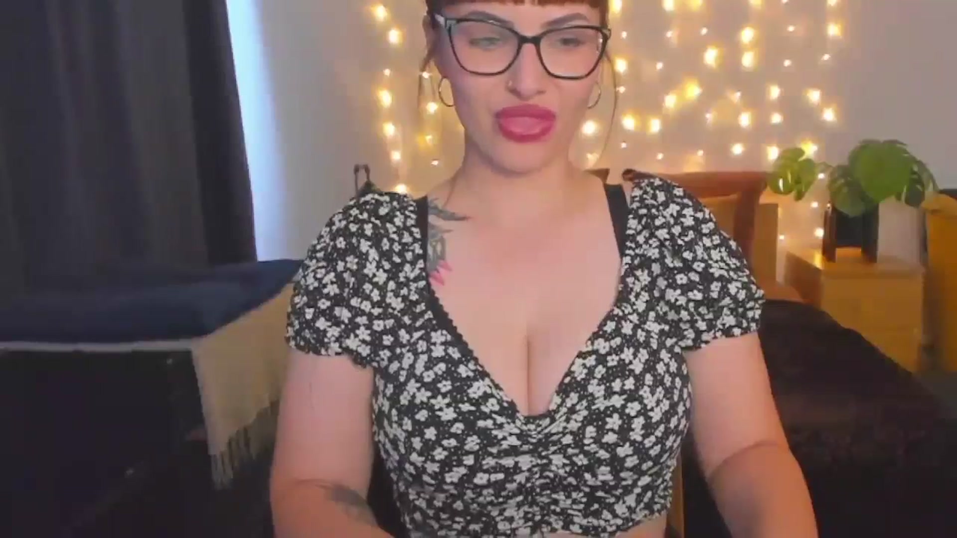 Gallery image thumbnail from SandyShow1's myfreecams stream on, 07/24/2023, 14:31 image 2 of 20
