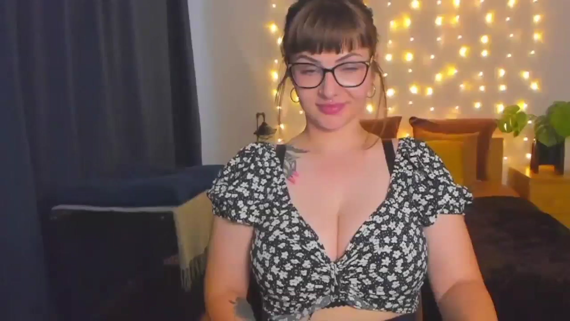 Gallery image thumbnail from SandyShow1's myfreecams stream on, 07/24/2023, 19:03 image 1 of 20