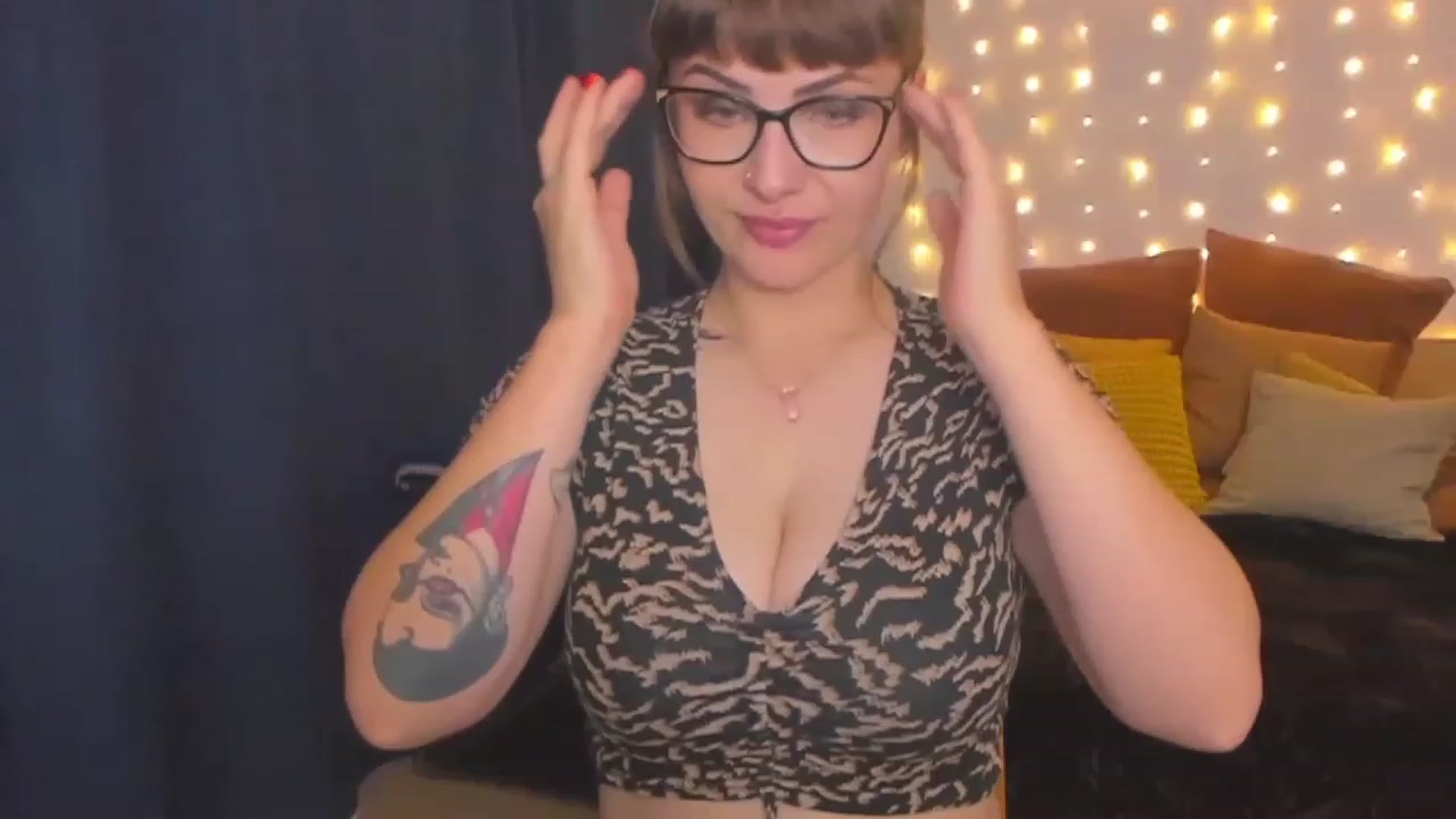 Gallery image thumbnail from SandyShow1's myfreecams stream on, 08/03/2023, 17:36 image 14 of 20