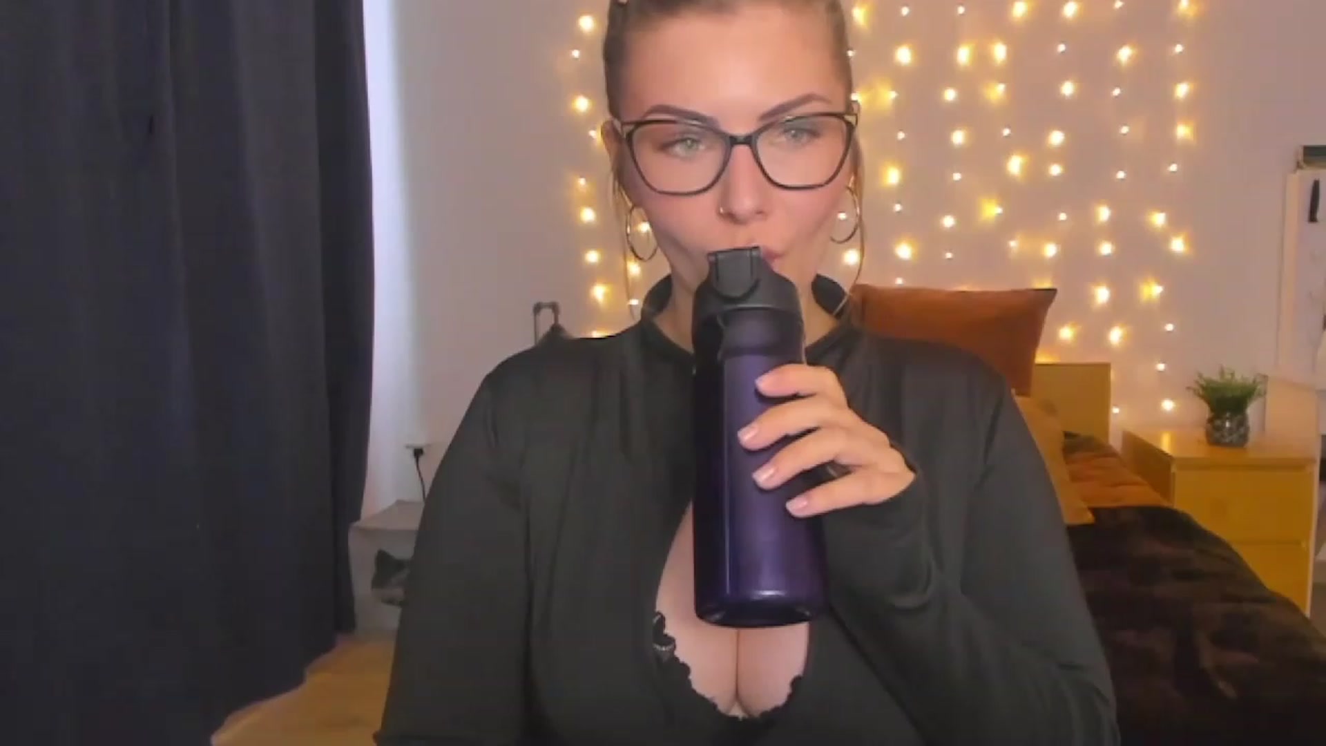 Gallery image thumbnail from SandyShow1's myfreecams stream on, 08/09/2023, 14:14 image 4 of 20