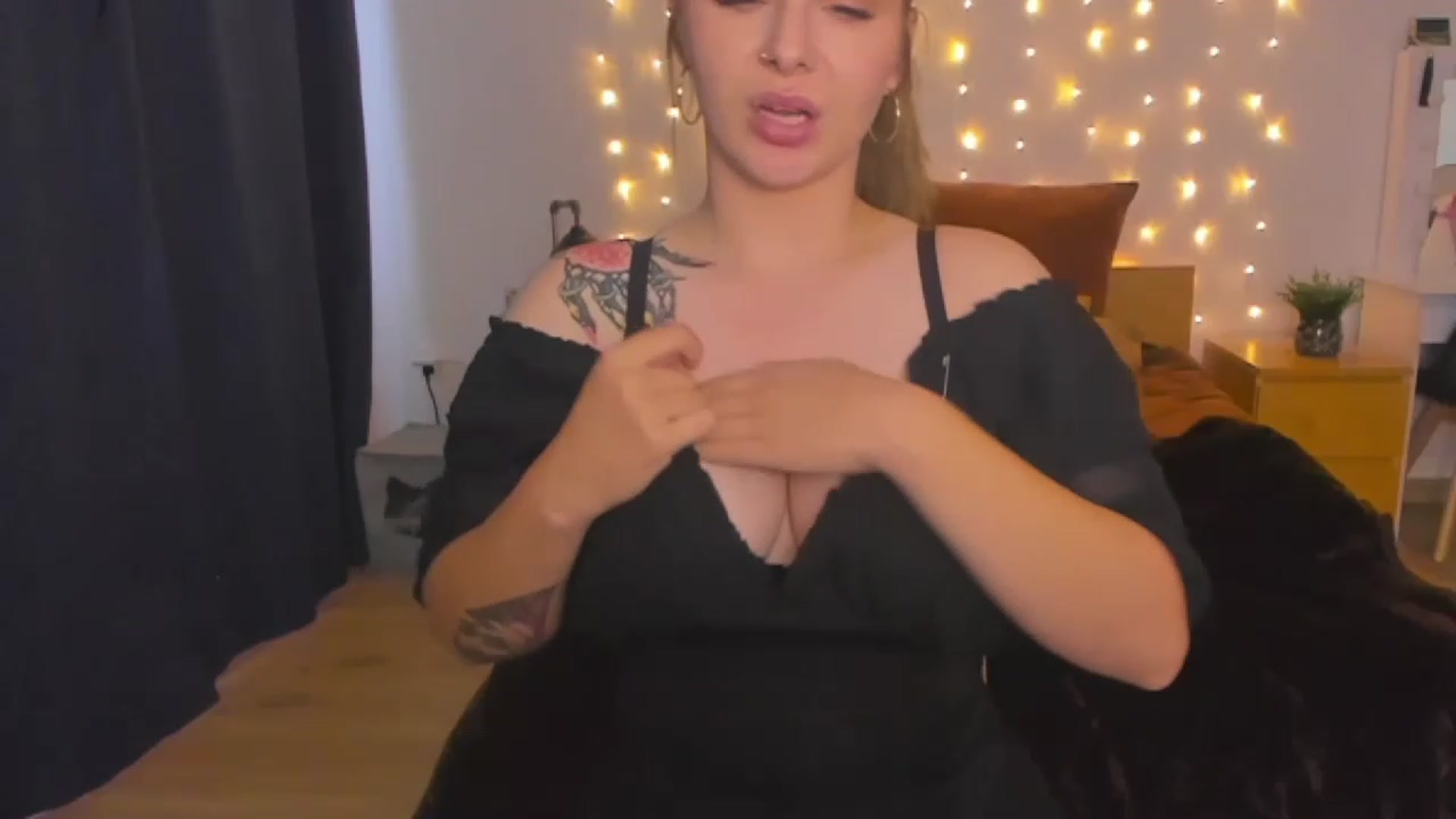 Gallery image thumbnail from SandyShow1's myfreecams stream on, 08/09/2023, 15:59 image 17 of 20