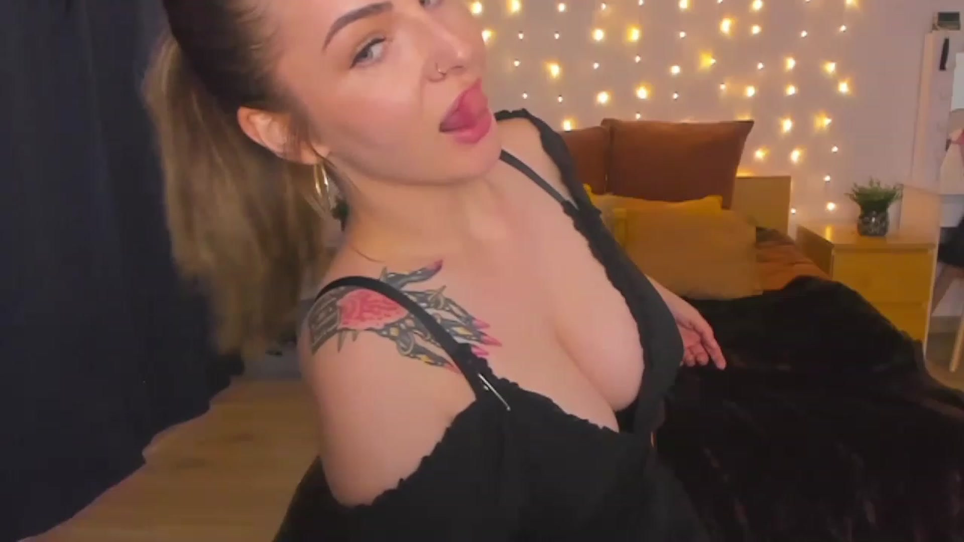 Gallery image thumbnail from SandyShow1's myfreecams stream on, 08/09/2023, 15:59 image 15 of 20