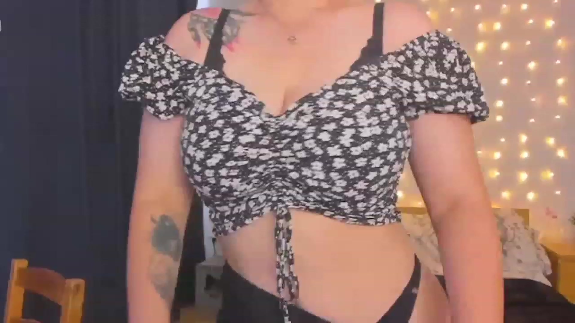 Gallery image thumbnail from SandyShow1's myfreecams stream on, 08/14/2023, 14:49 image 14 of 20