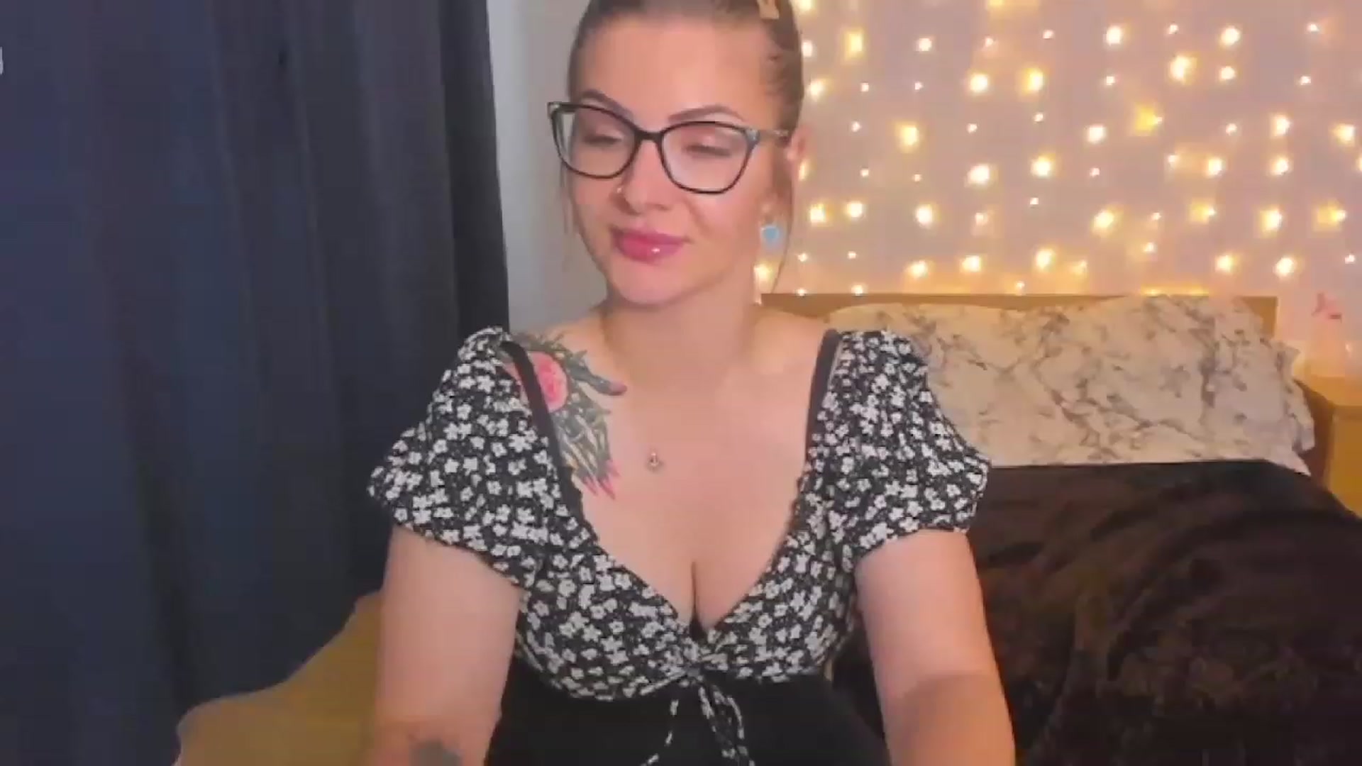 Gallery image thumbnail from SandyShow1's myfreecams stream on, 08/14/2023, 17:27 image 18 of 20