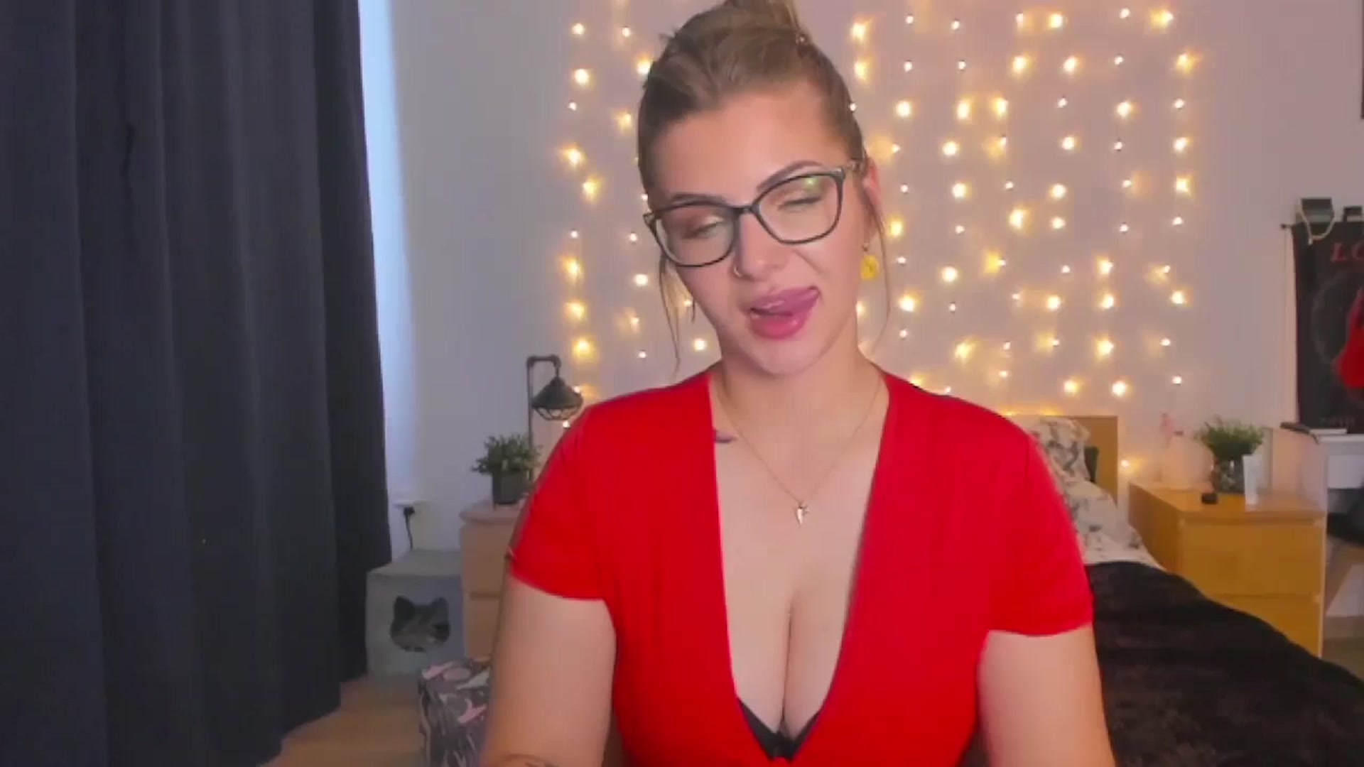 Gallery image thumbnail from SandyShow1's myfreecams stream on, 08/16/2023, 14:39 image 16 of 20